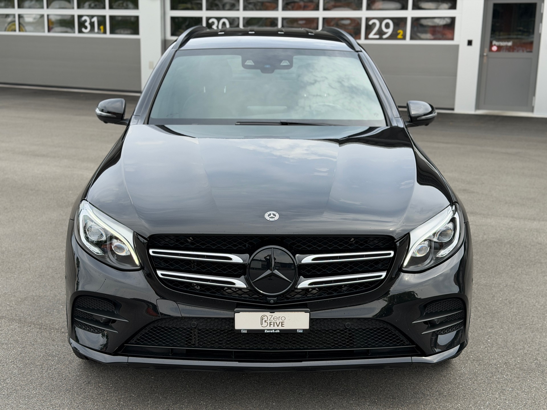 MERCEDES-BENZ GLC 300 4Matic AMG Line 9G-Tronic-showroom-element-1