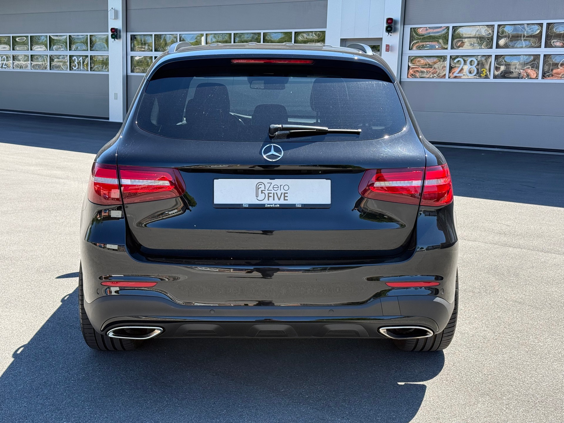 MERCEDES-BENZ GLC 300 4Matic AMG Line 9G-Tronic-image-4