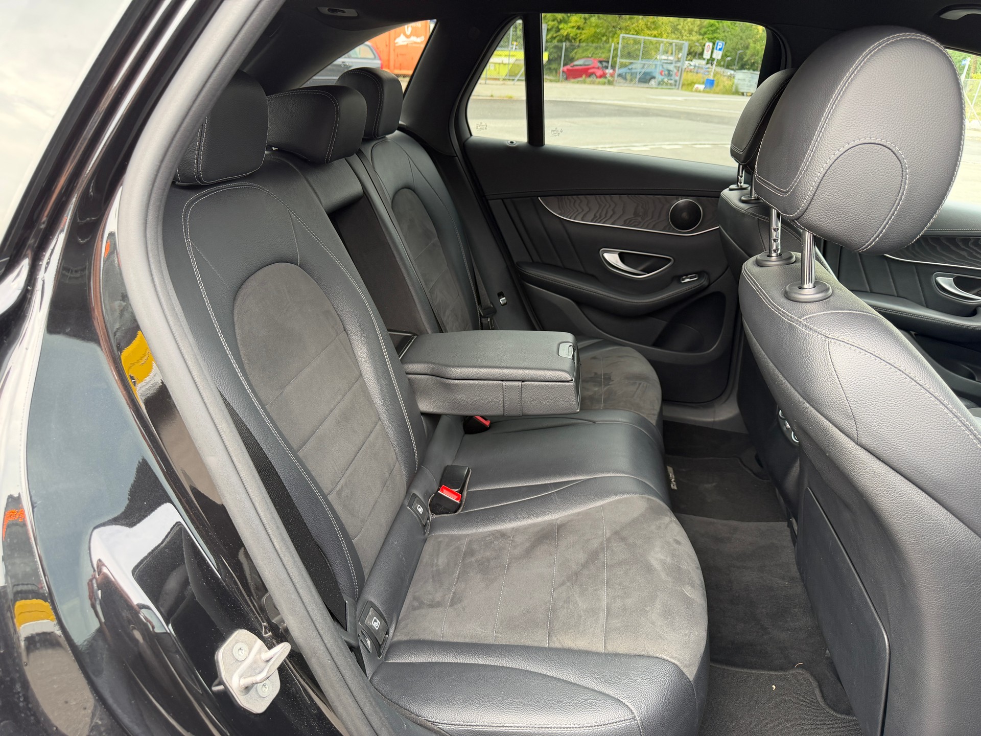 MERCEDES-BENZ GLC 300 4Matic AMG Line 9G-Tronic-image-8