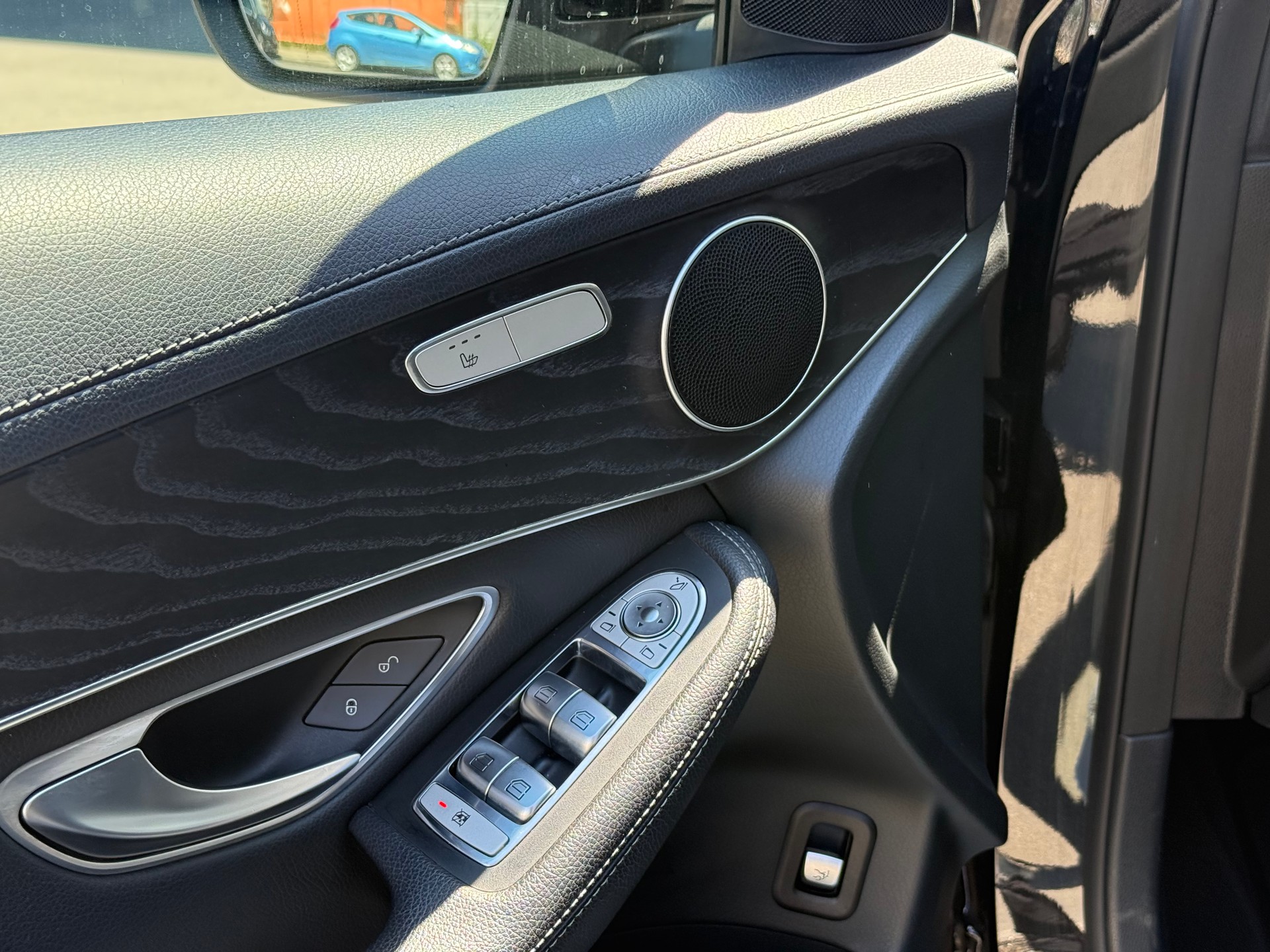 MERCEDES-BENZ GLC 300 4Matic AMG Line 9G-Tronic-image-7