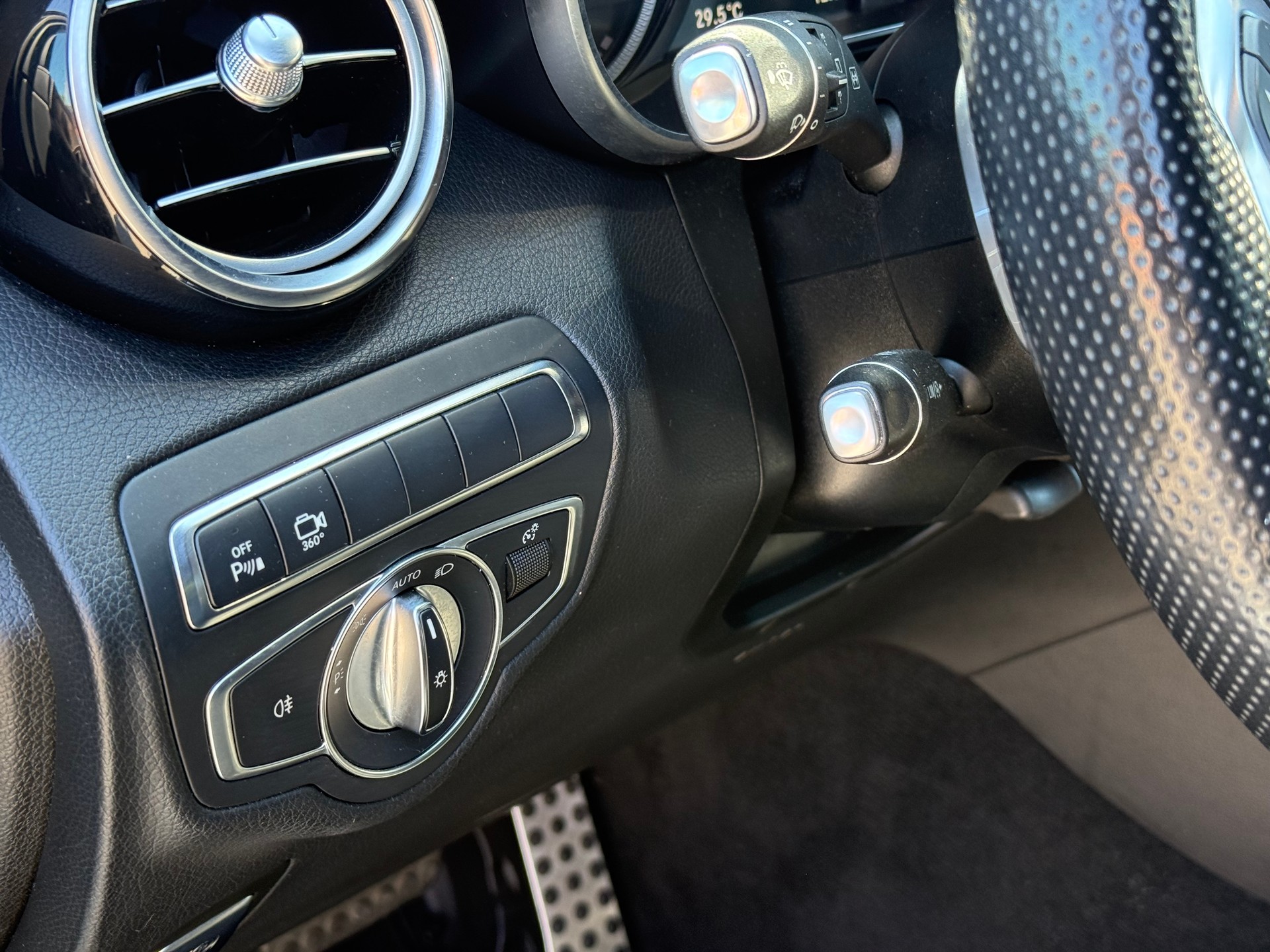 MERCEDES-BENZ GLC 300 4Matic AMG Line 9G-Tronic-image-8