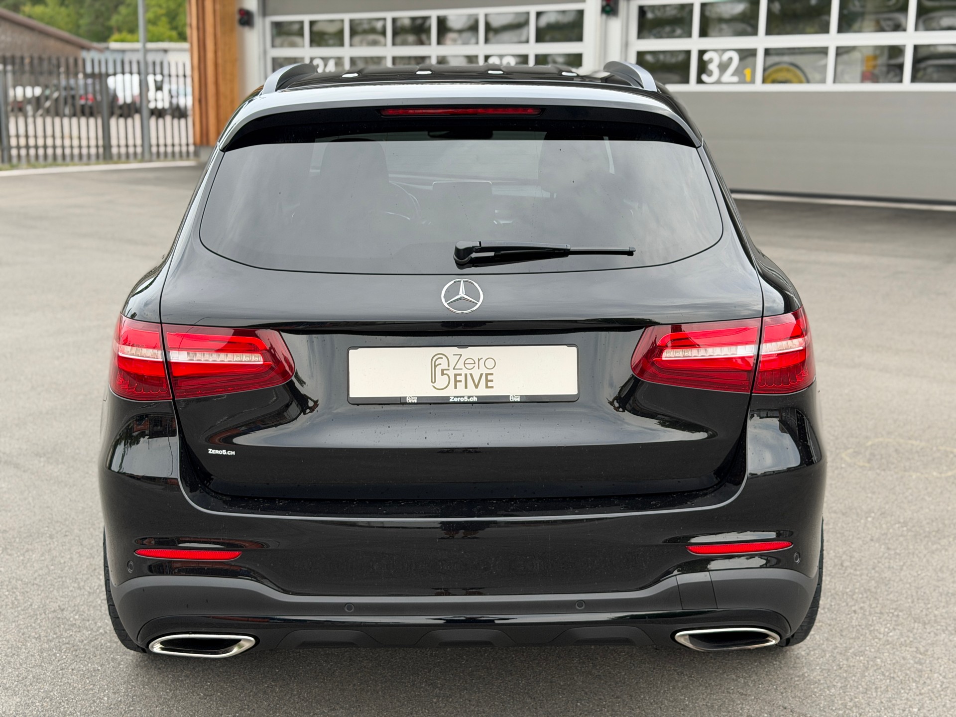 MERCEDES-BENZ GLC 300 4Matic AMG Line 9G-Tronic-image-5