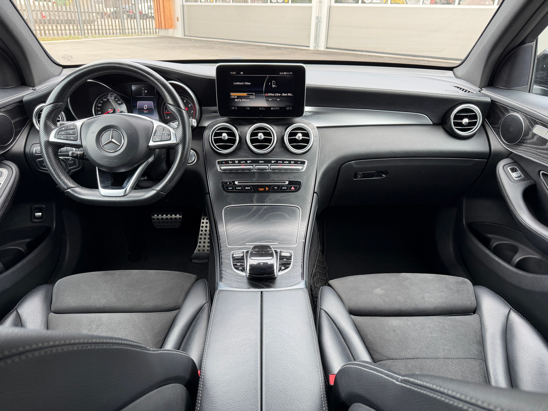 MERCEDES-BENZ GLC 300 4Matic AMG Line 9G-Tronic-image-6