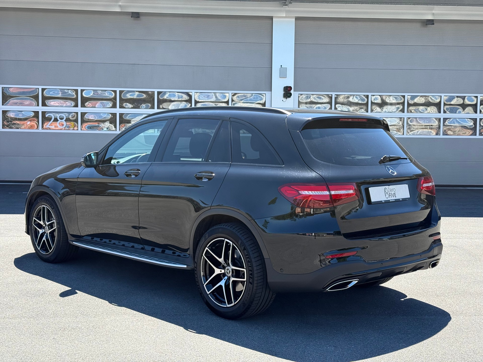 MERCEDES-BENZ GLC 300 4Matic AMG Line 9G-Tronic-image-3
