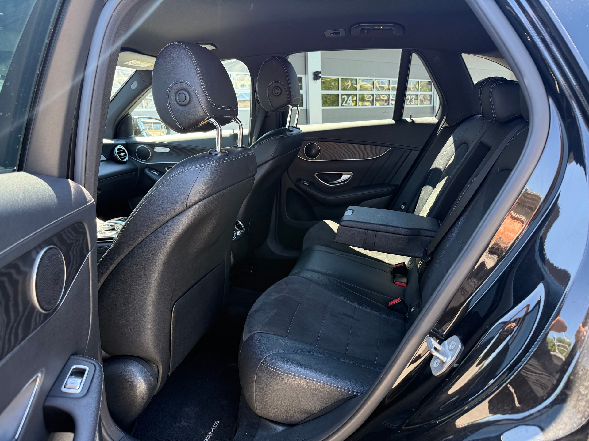 MERCEDES-BENZ GLC 300 4Matic AMG Line 9G-Tronic-image-9