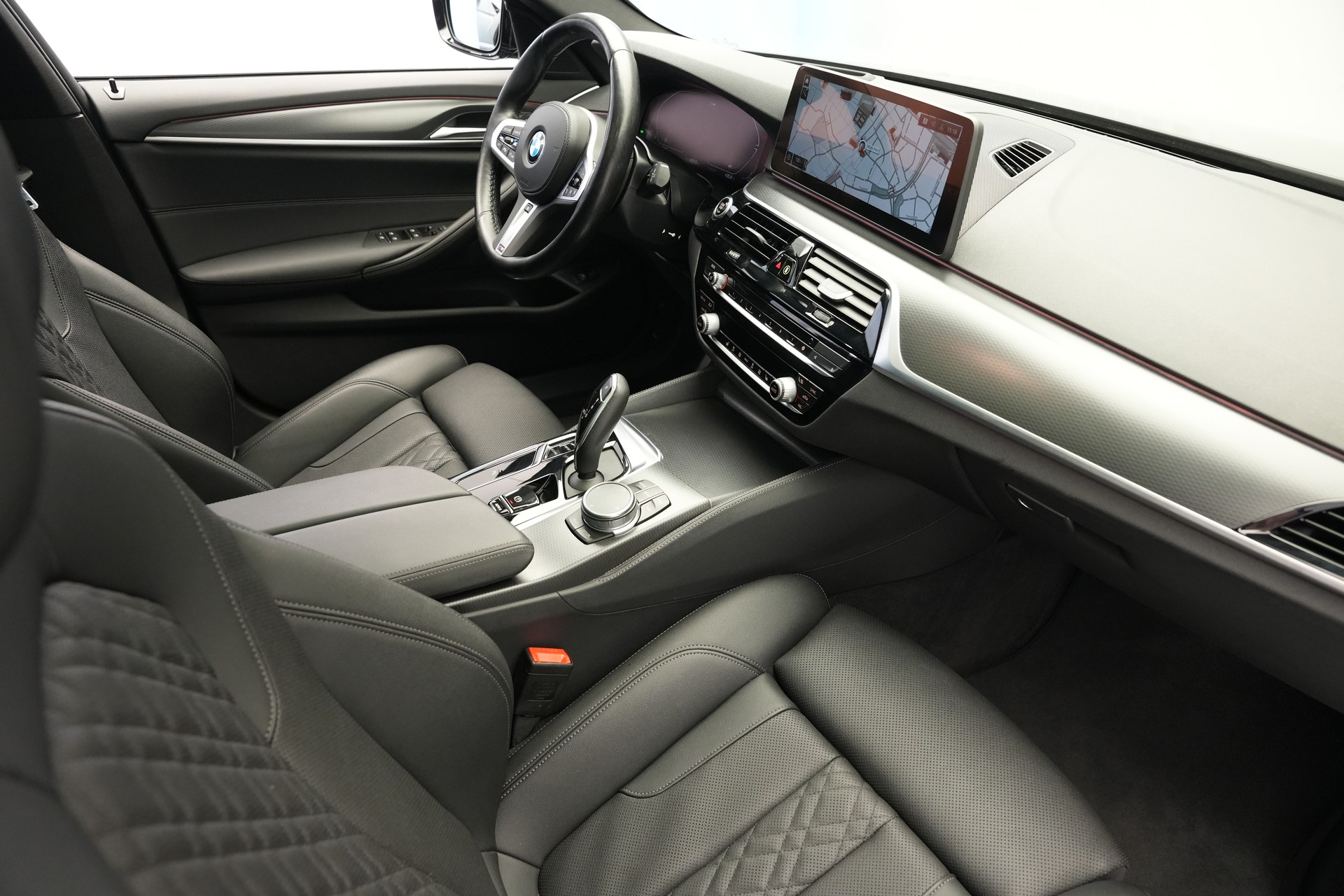BMW 520d xDrive 48V Touring M Sport Steptronic-image-11