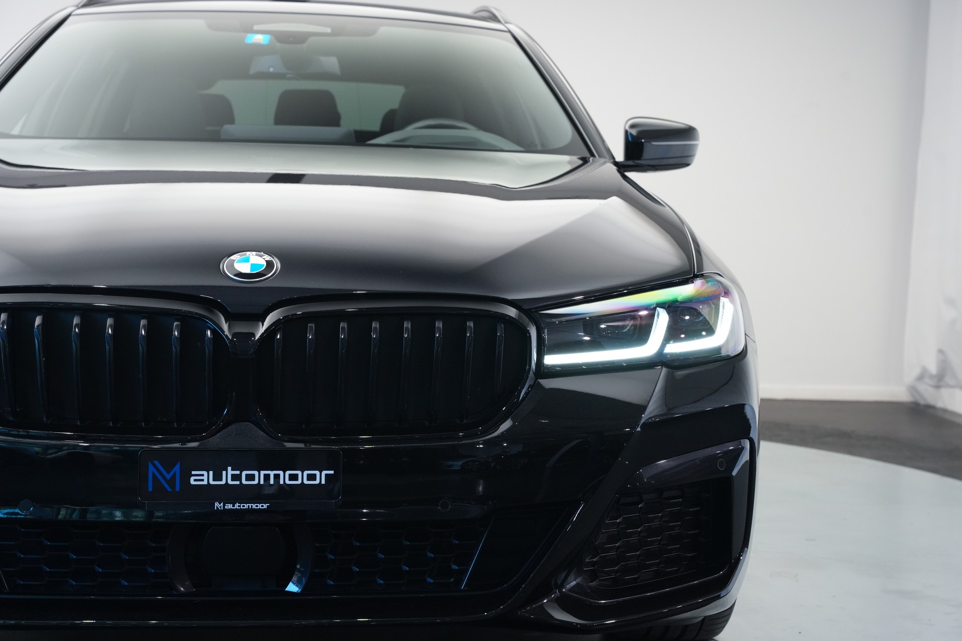 BMW 520d xDrive 48V Touring M Sport Steptronic-image-47