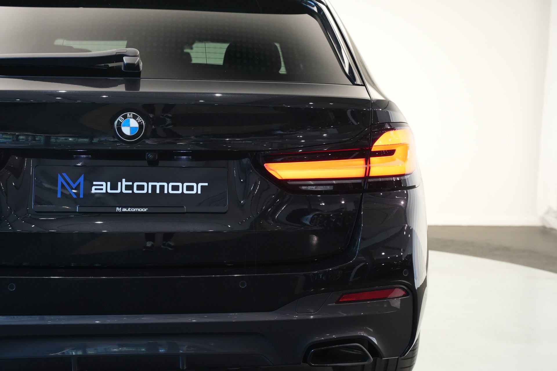 BMW 520d xDrive 48V Touring M Sport Steptronic-image-39