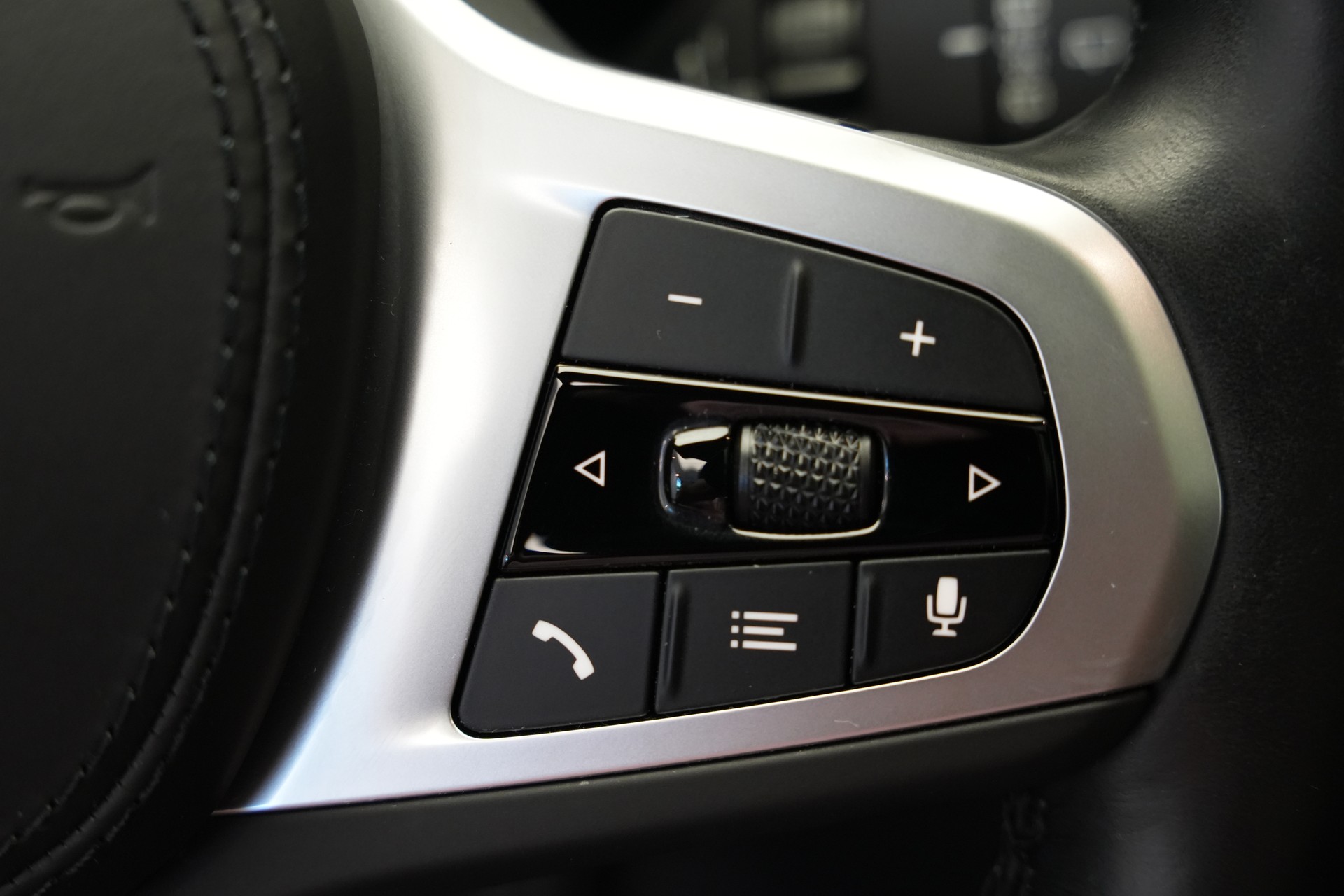 BMW 520d xDrive 48V Touring M Sport Steptronic-image-22