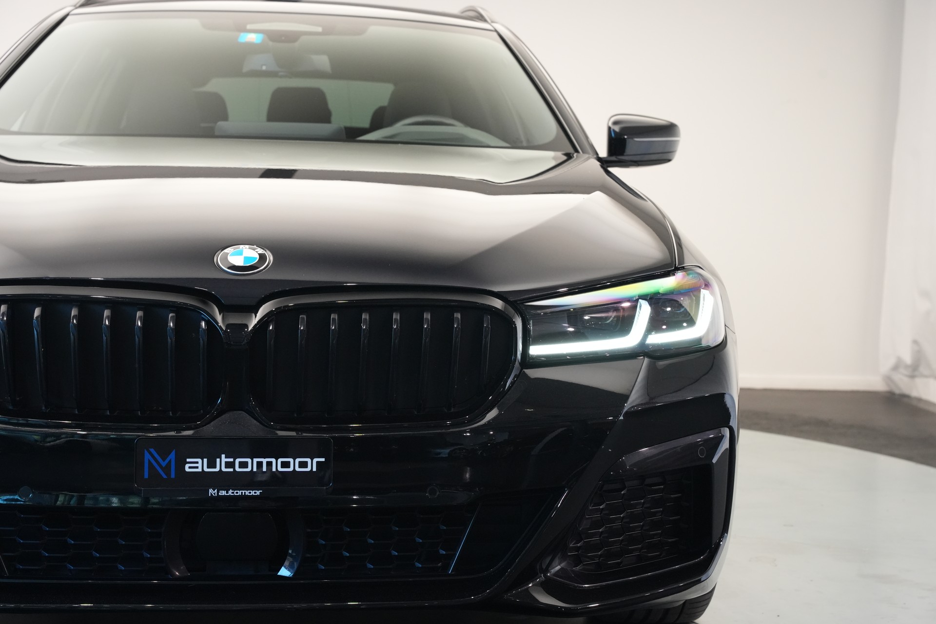 BMW 520d xDrive 48V Touring M Sport Steptronic-image-44