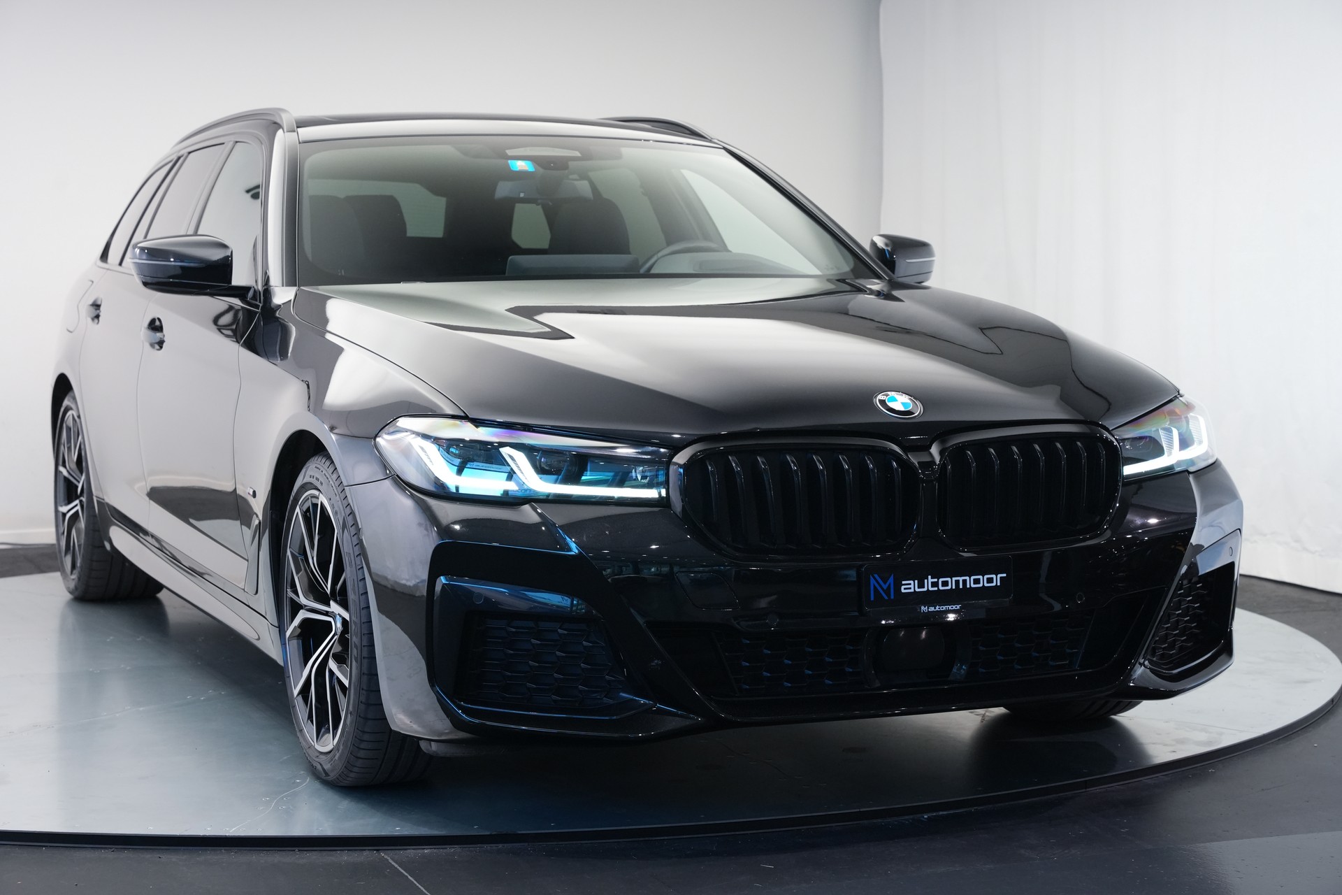 BMW 520d xDrive 48V Touring M Sport Steptronic-image-48