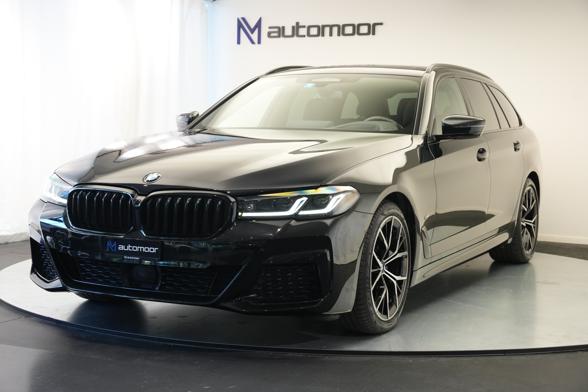 BMW 520d xDrive 48V Touring M Sport Steptronic-image-46