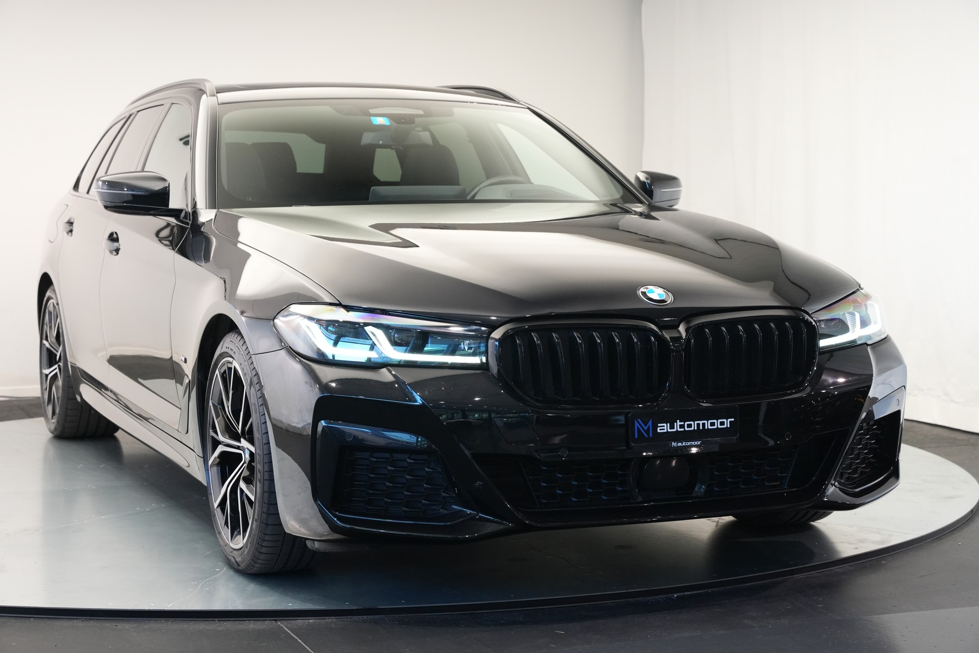 BMW 520d xDrive 48V Touring M Sport Steptronic-image-45