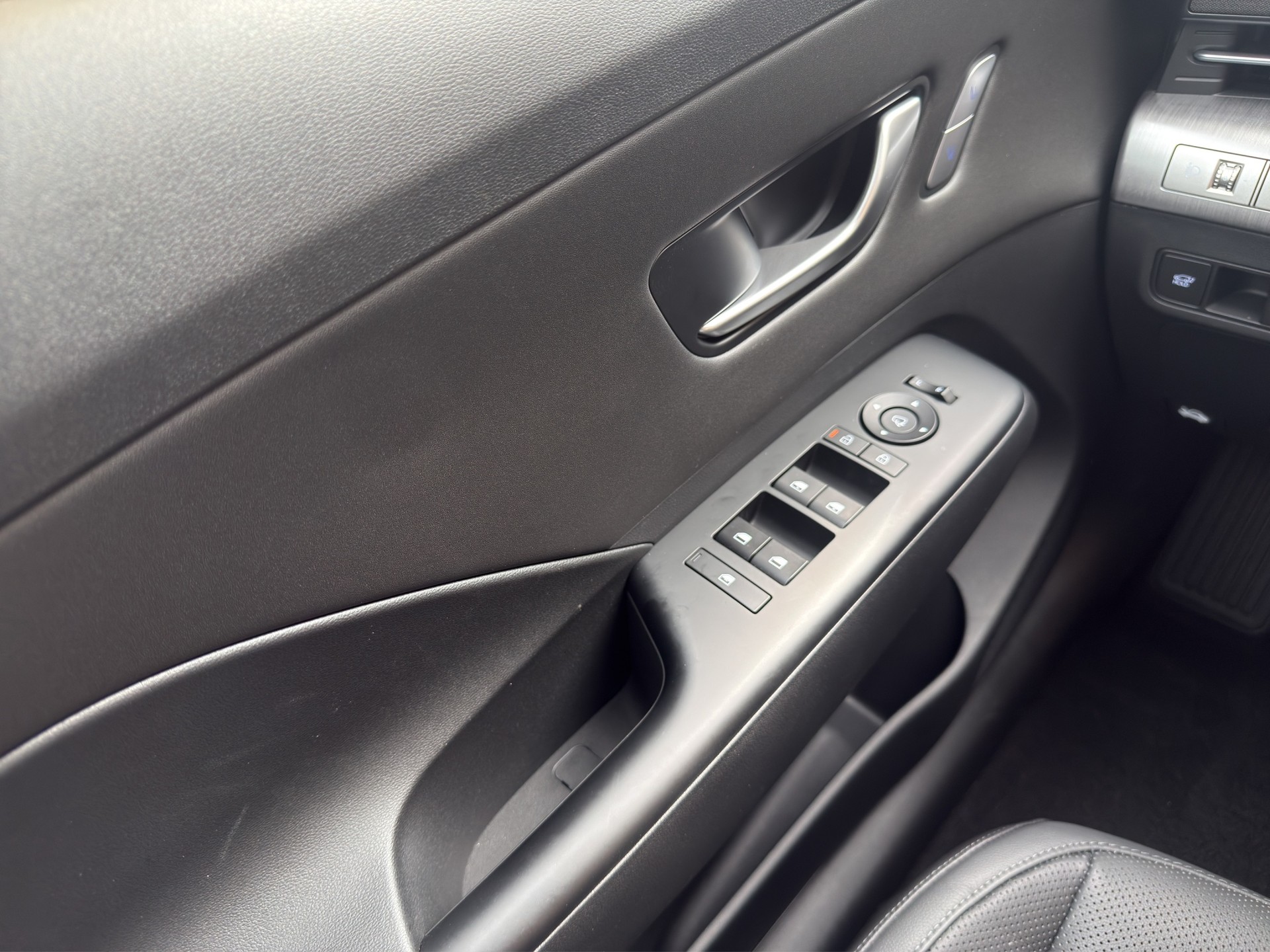 HYUNDAI Kona EV 65.4 kWh Vertex-image-11