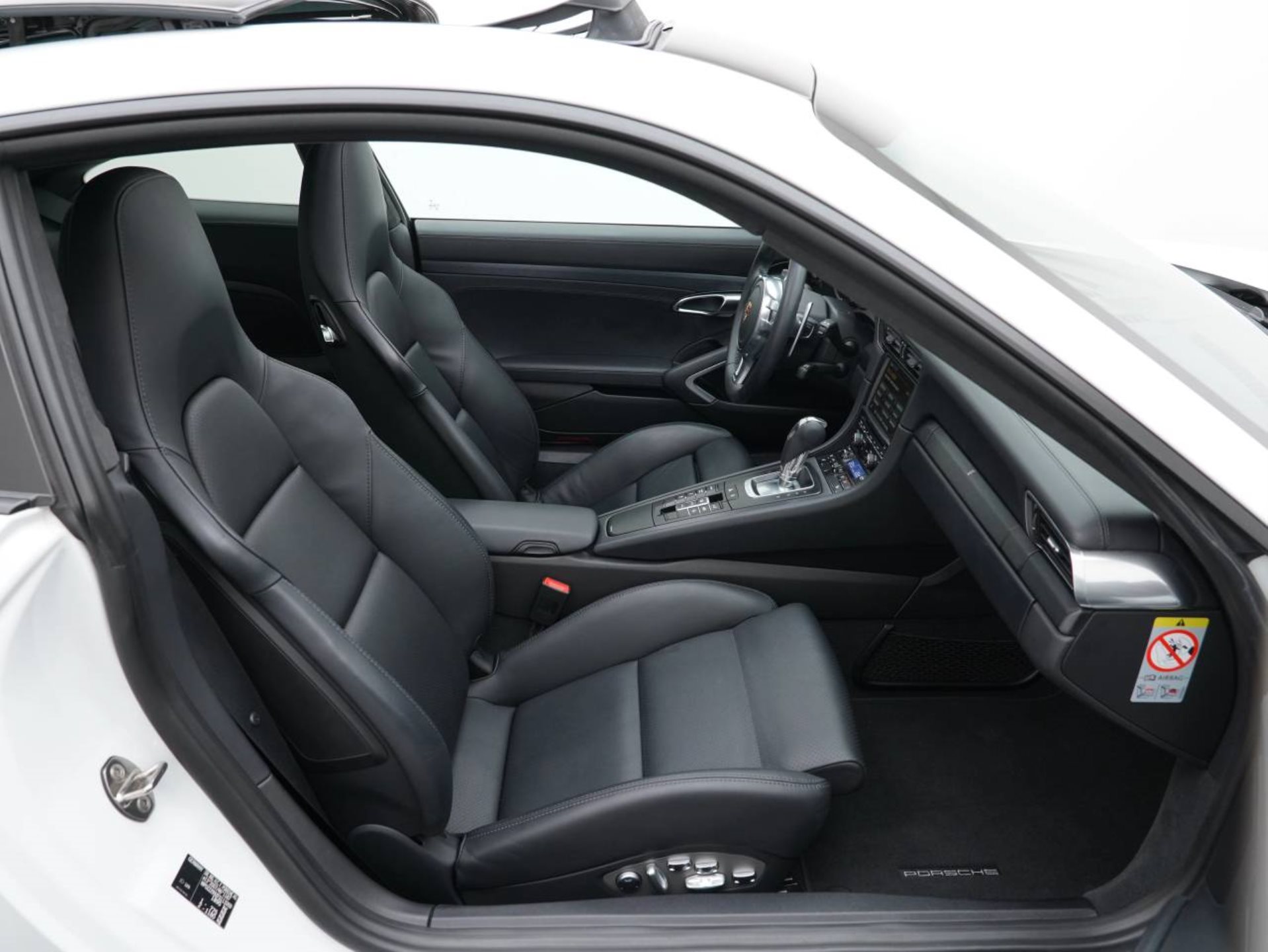 PORSCHE 911 Carrera 4 GTS-image-26