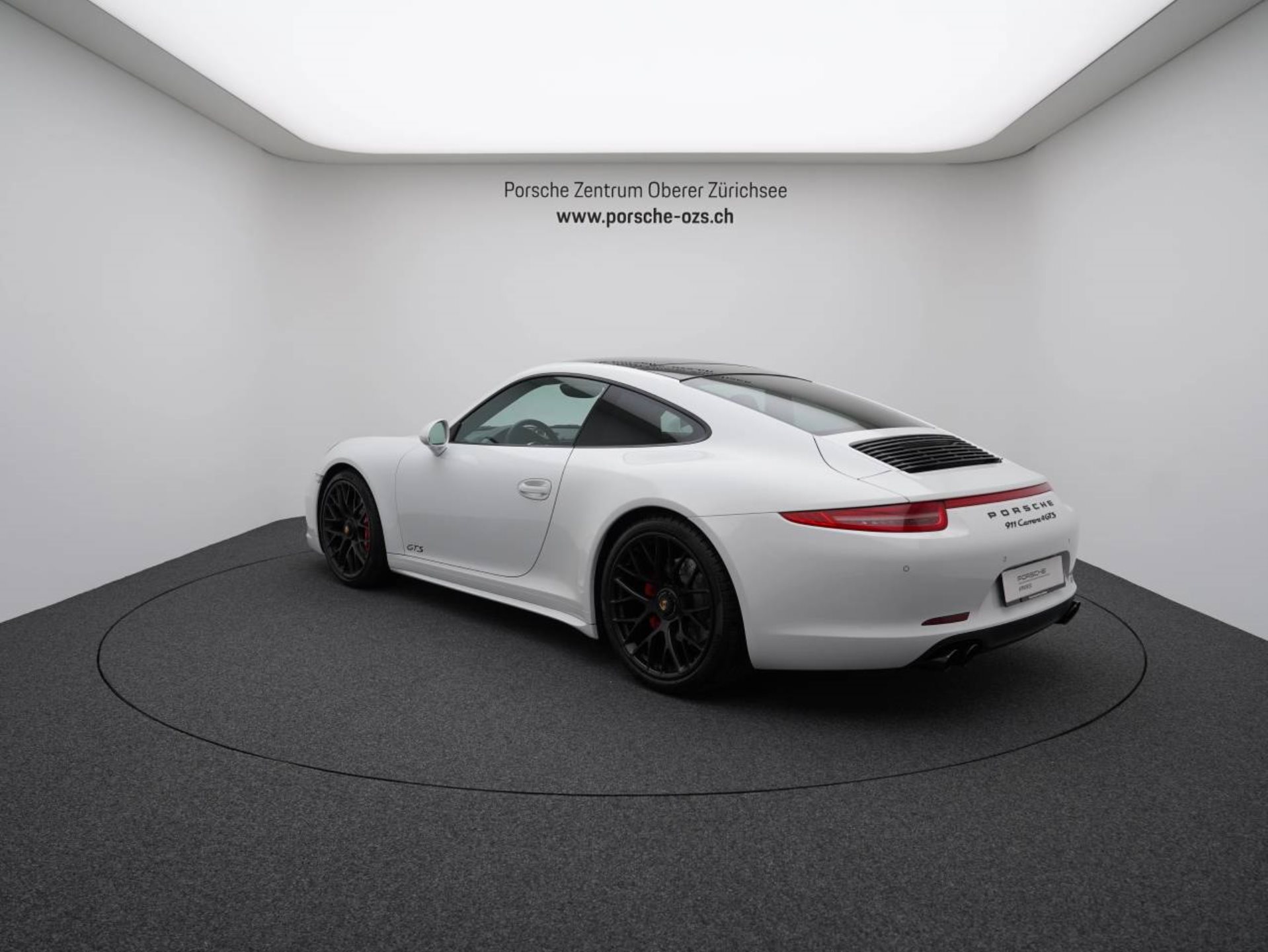 PORSCHE 911 Carrera 4 GTS-image-2