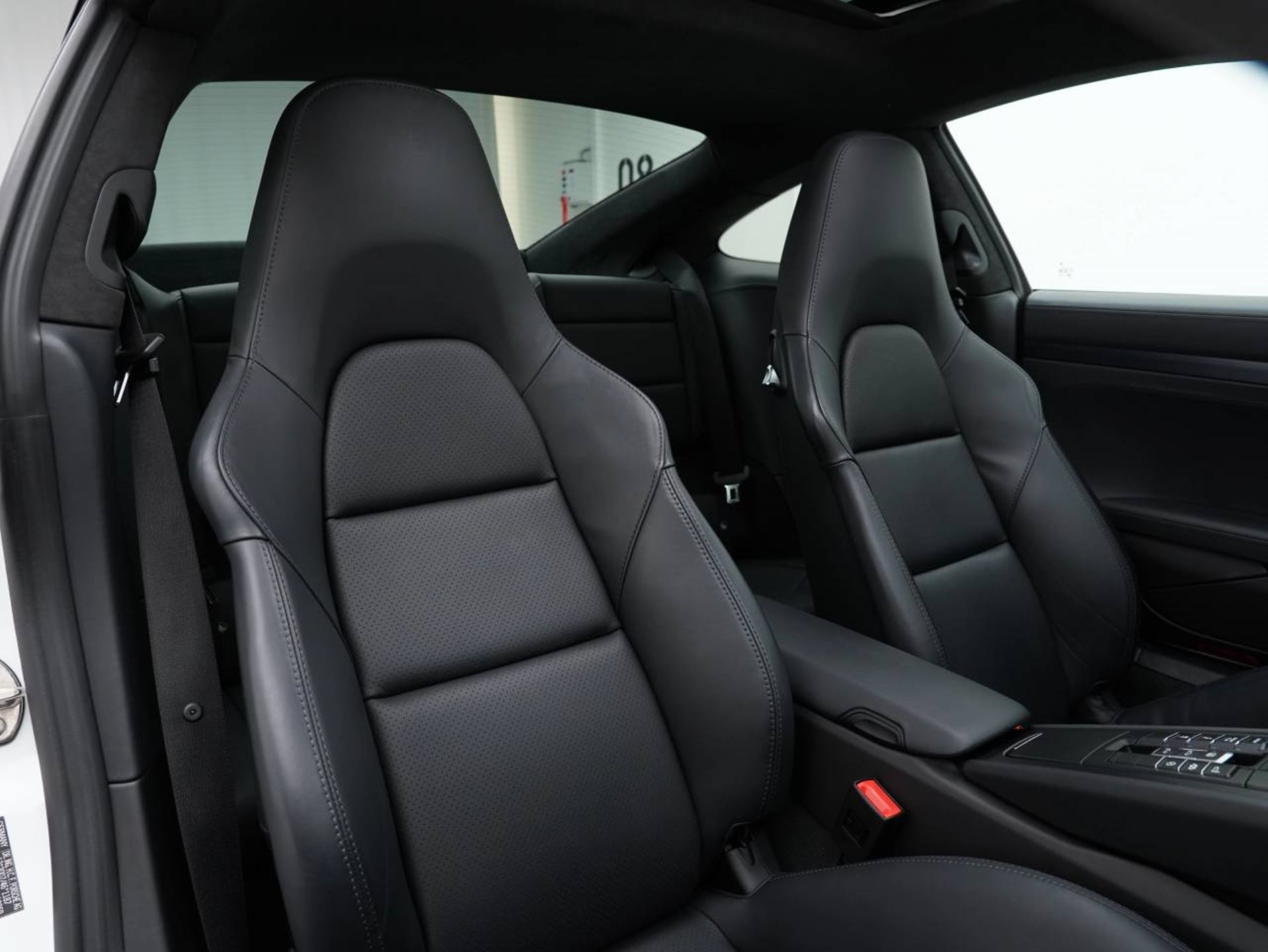 PORSCHE 911 Carrera 4 GTS-image-27