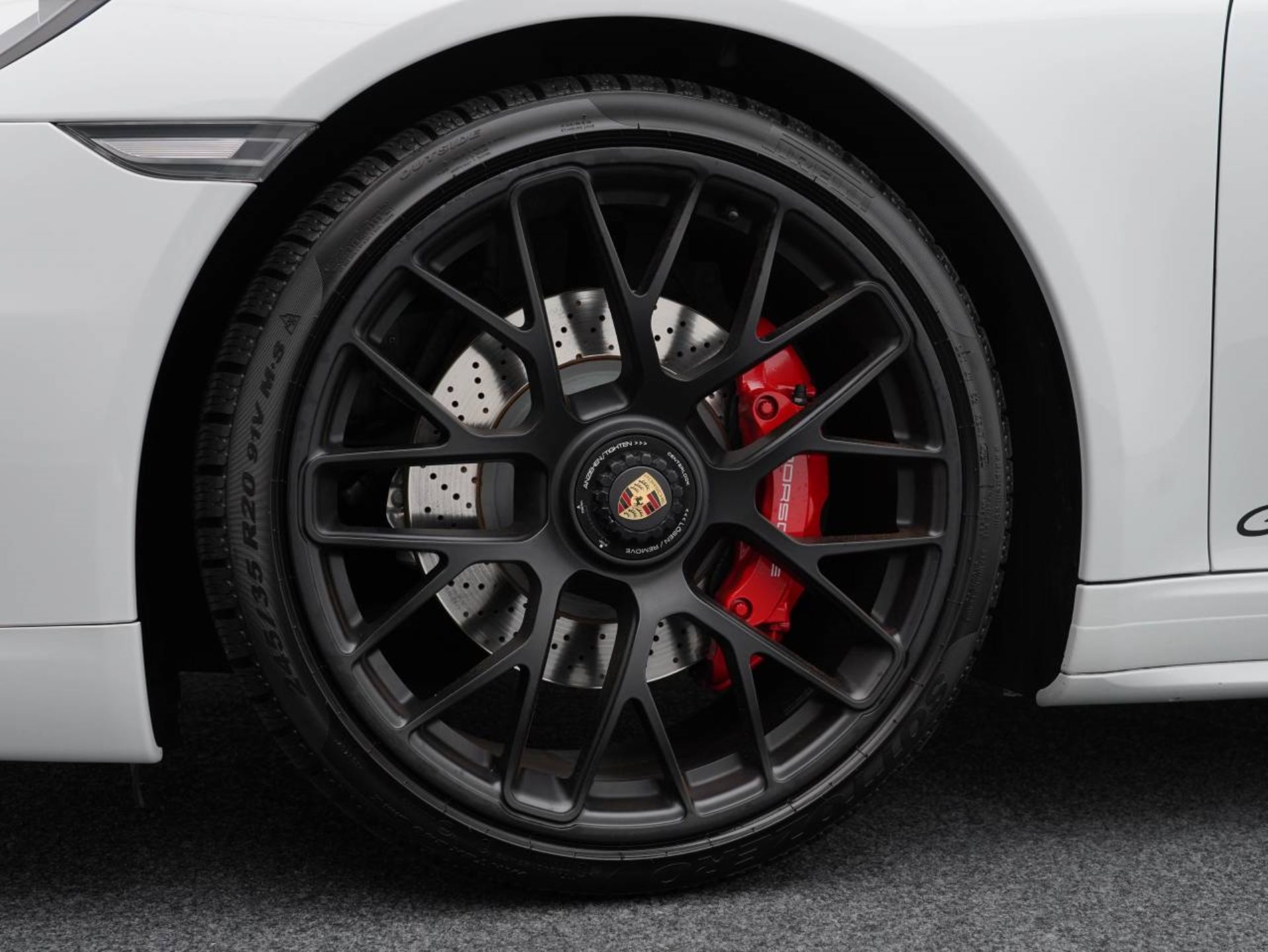 PORSCHE 911 Carrera 4 GTS-image-10
