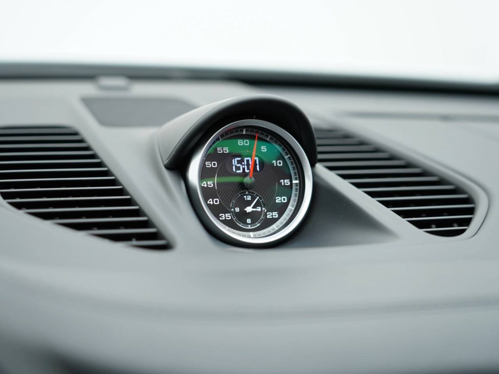 PORSCHE 911 Carrera 4 GTS-image-30