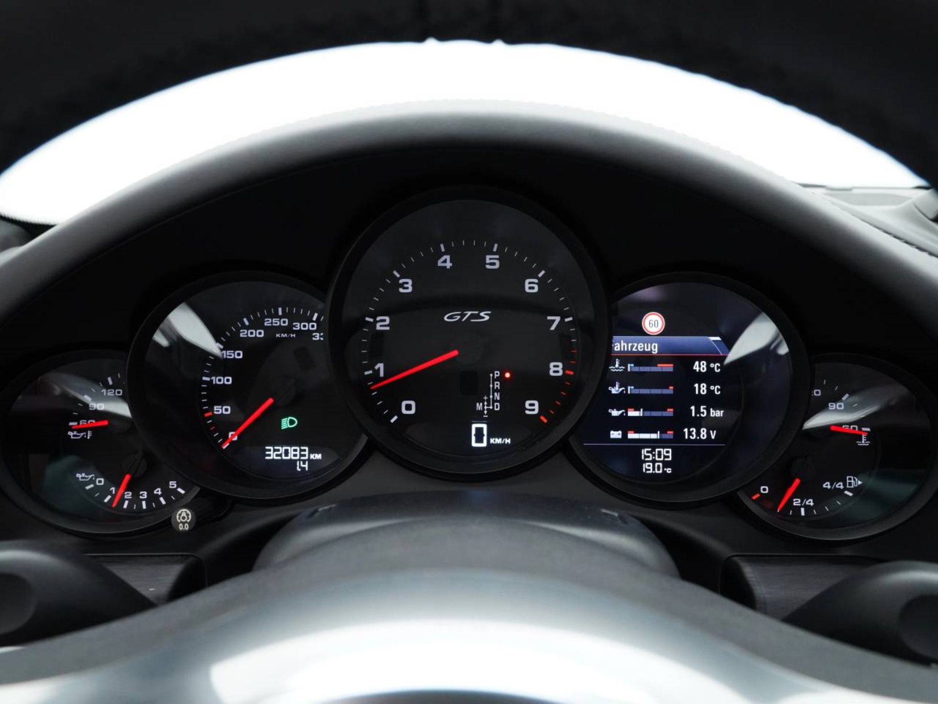PORSCHE 911 Carrera 4 GTS-image-16
