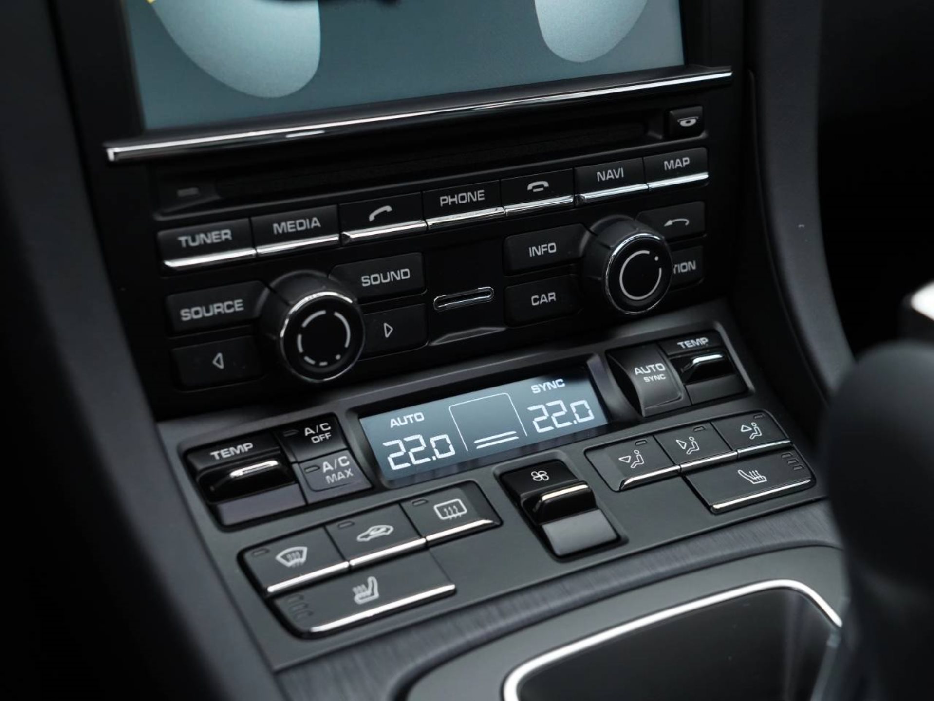 PORSCHE 911 Carrera 4 GTS-image-19
