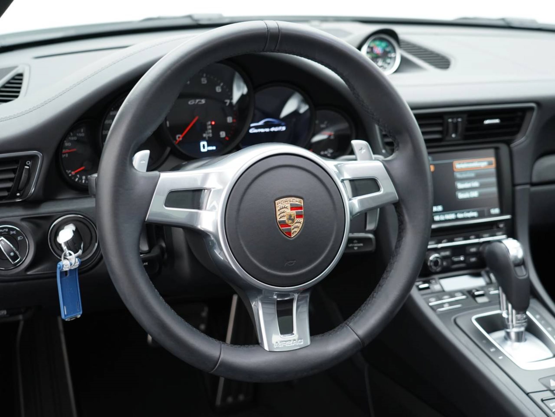 PORSCHE 911 Carrera 4 GTS-image-15