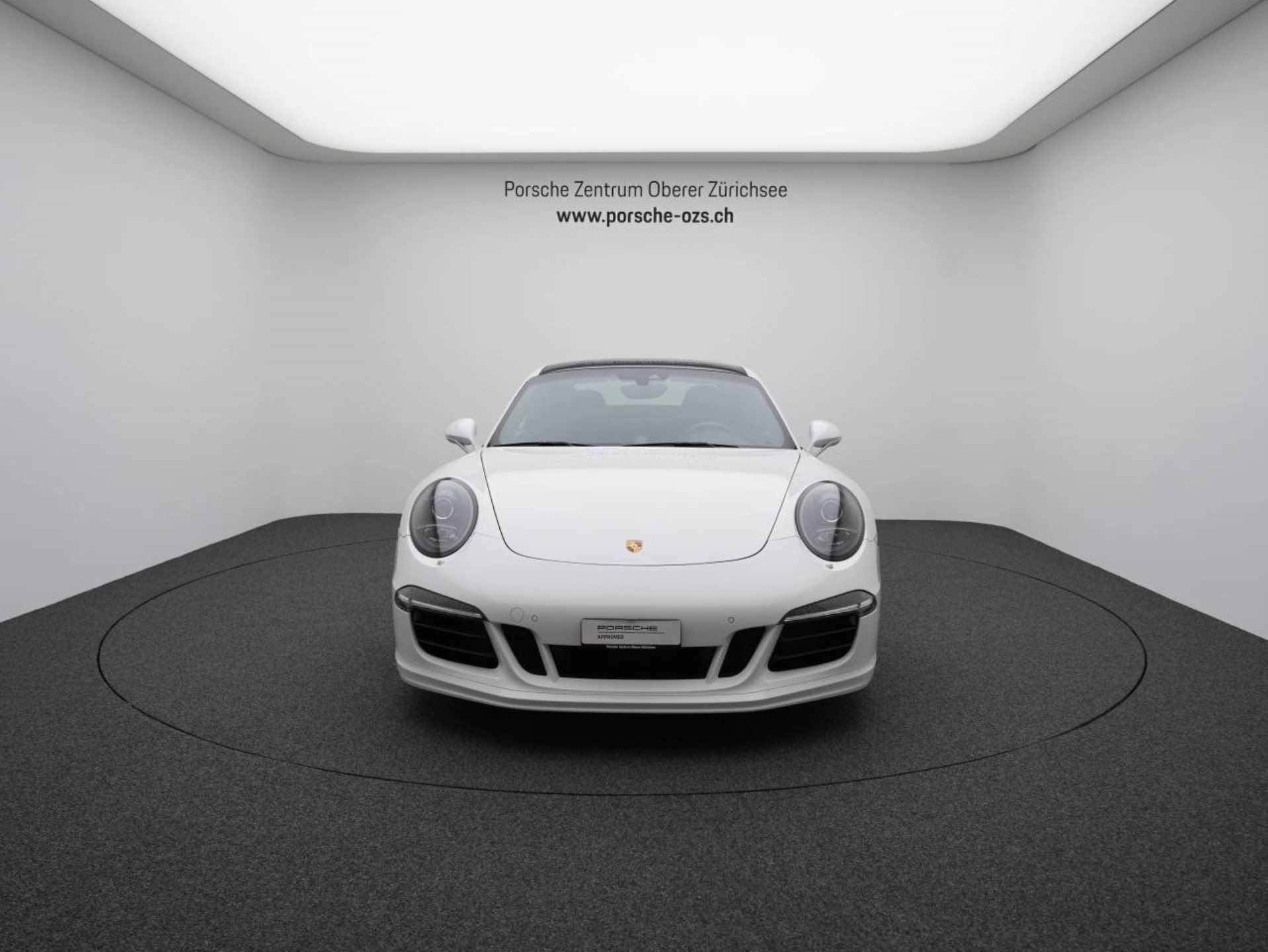 PORSCHE 911 Carrera 4 GTS-image-9