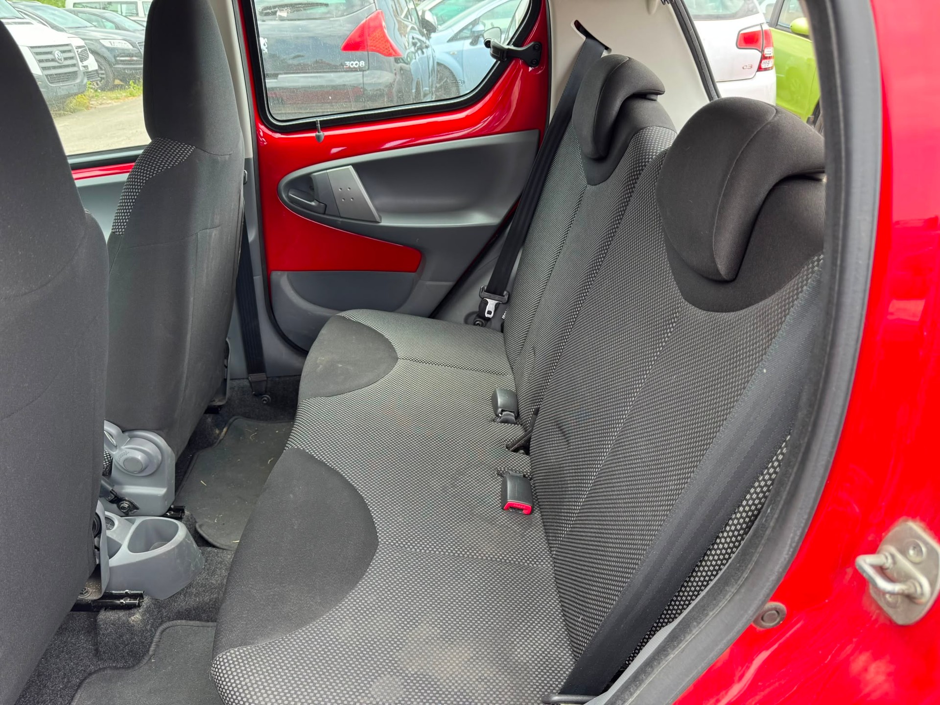 TOYOTA Aygo 1.0 Linea Luna Red-image-12
