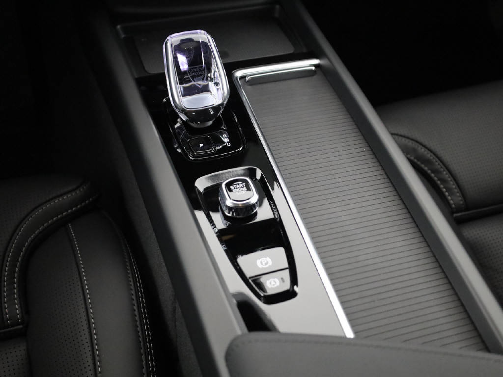 VOLVO XC60 2.0 T8 TE Ultra Dark eAWD-image-6