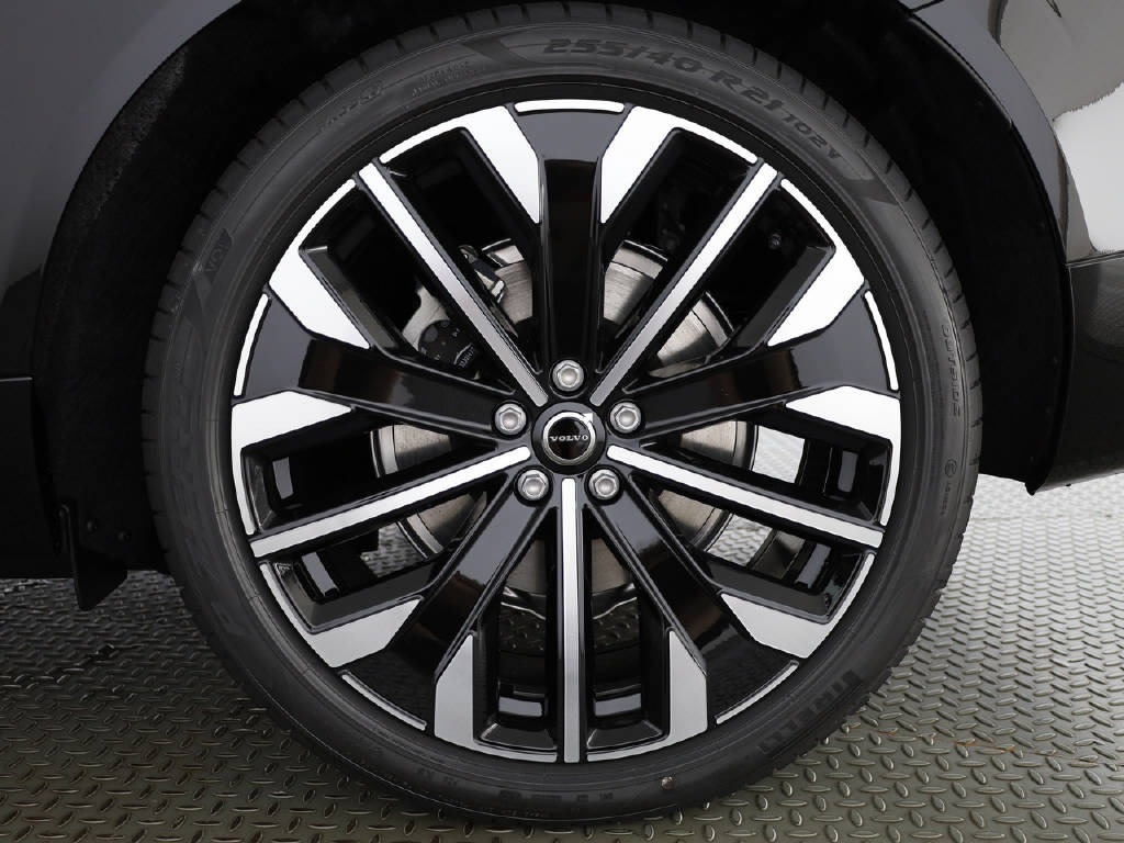 VOLVO XC60 2.0 T8 TE Ultra Dark eAWD-image-4