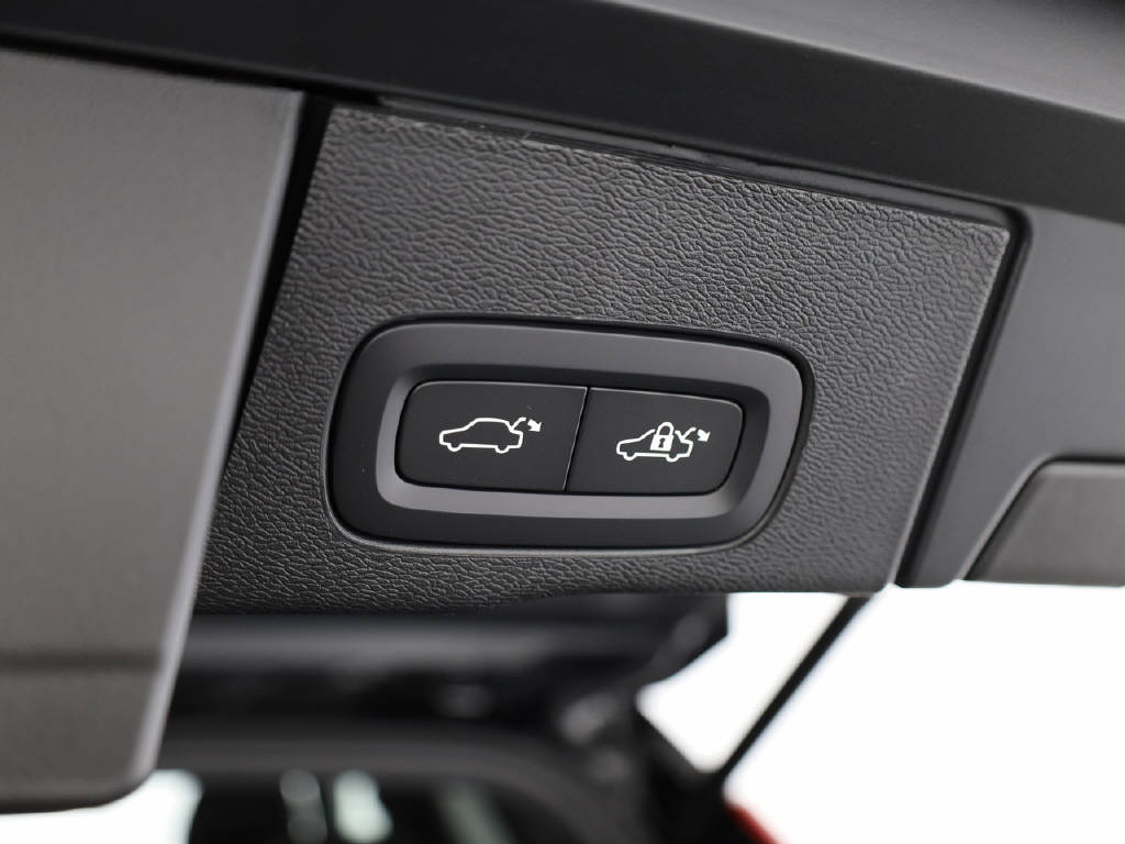 VOLVO XC60 2.0 T8 TE Ultra Dark eAWD-image-9