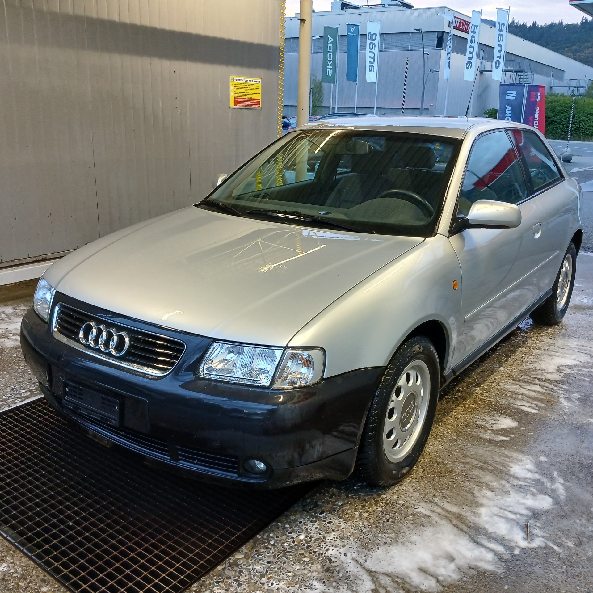 AUDI 1.6 Attraction-image-0