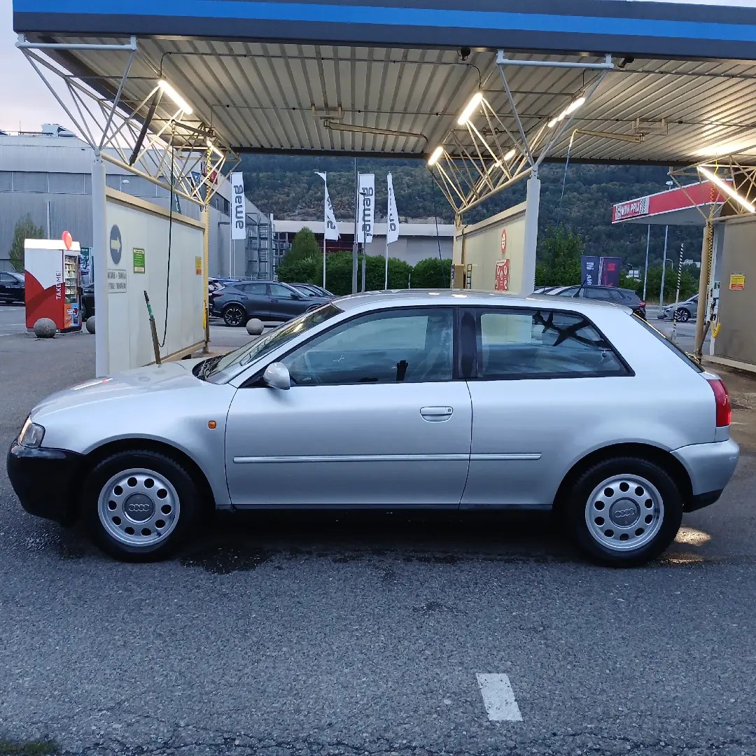 AUDI 1.6 Attraction-image-1