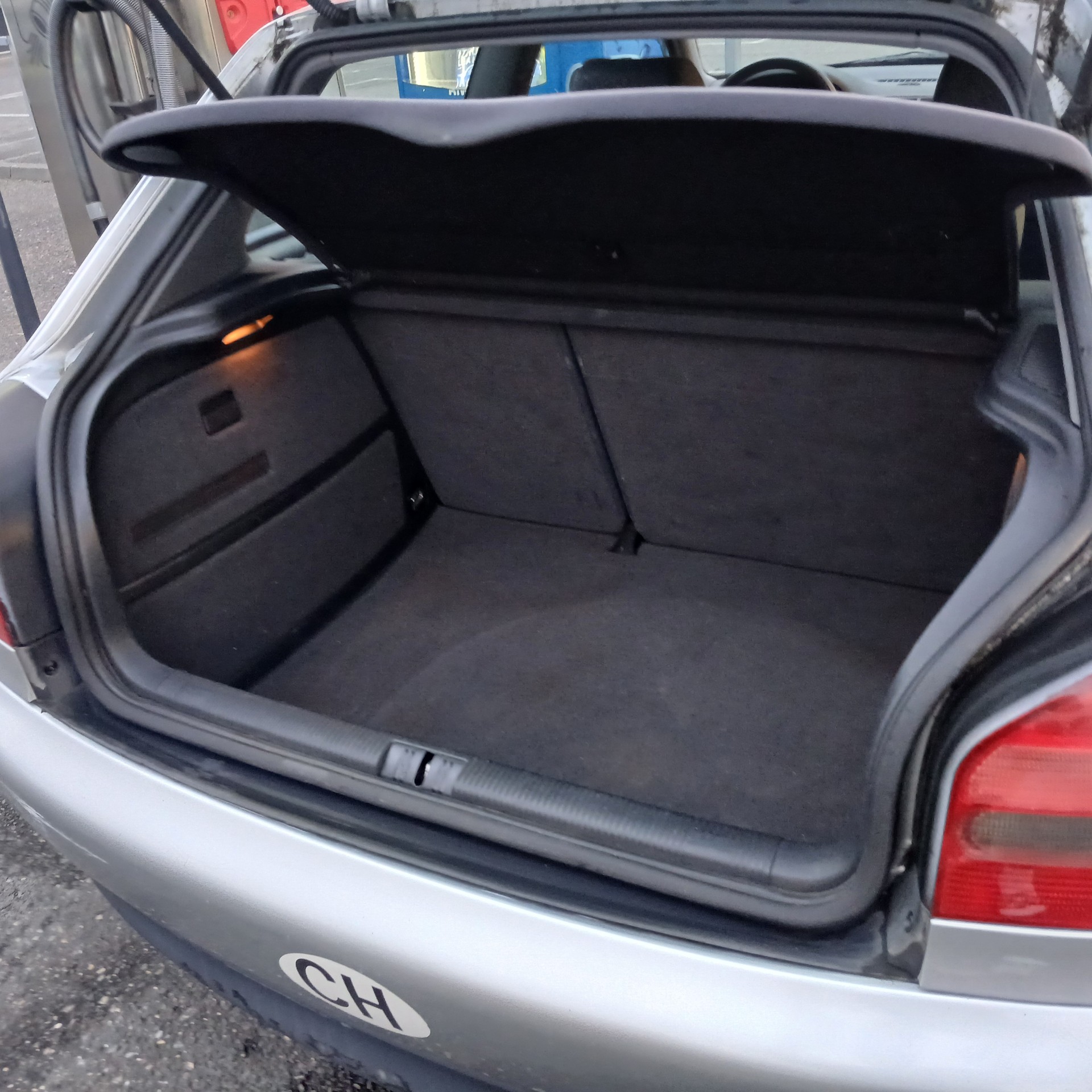 AUDI 1.6 Attraction-image-5