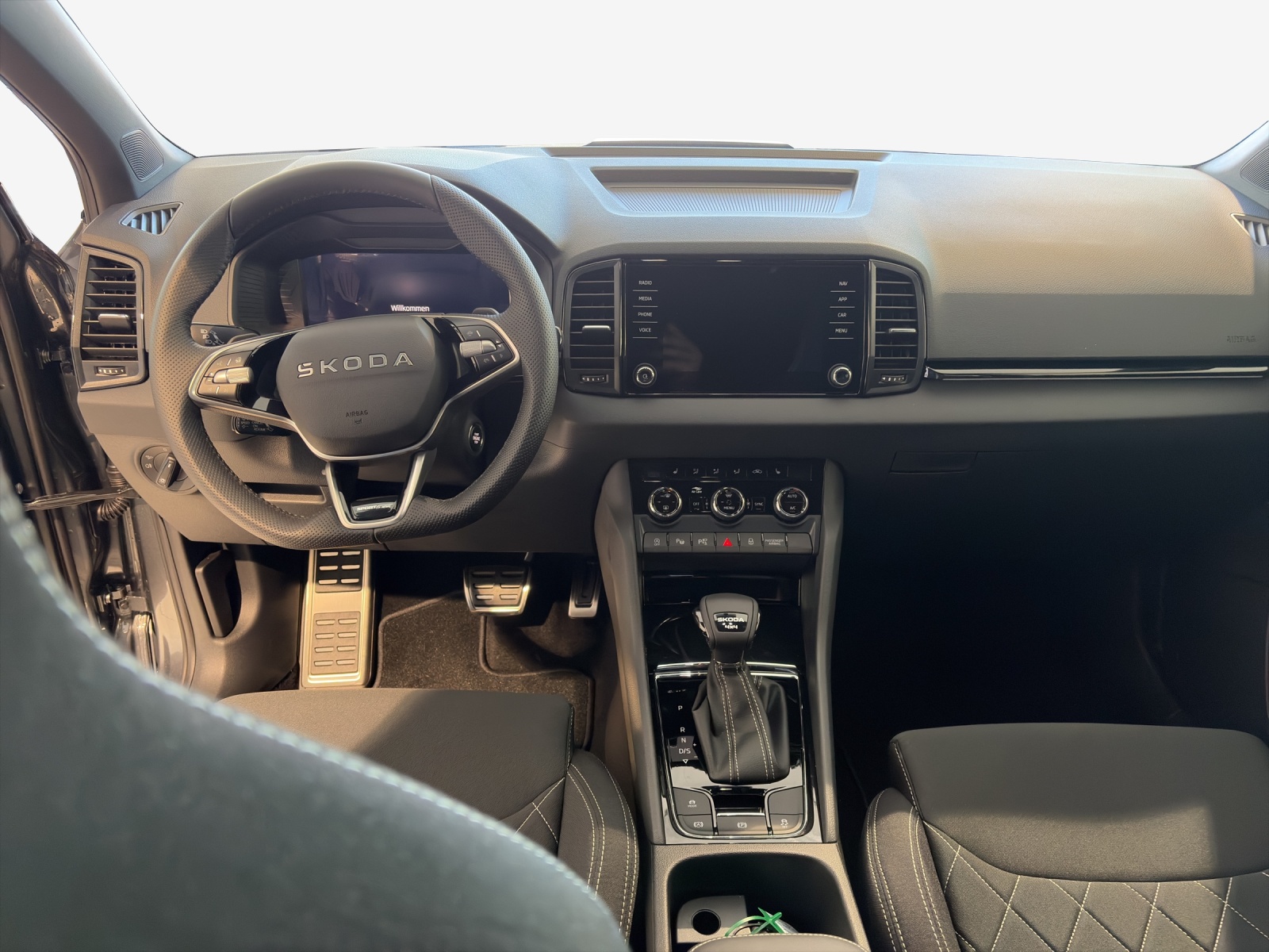 SKODA Karoq 2.0 TDI CR Sport Line 4x4 DSG-image-9