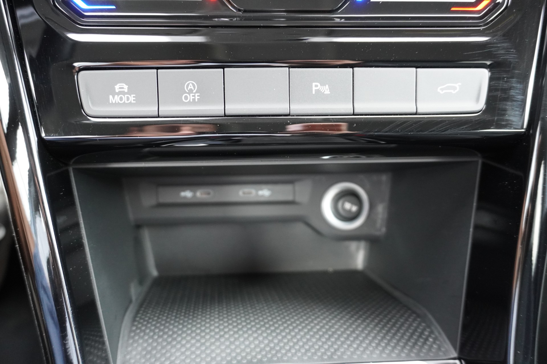VW Touran 2.0 TDI BlueMotion Technology Highline DSG-image-18