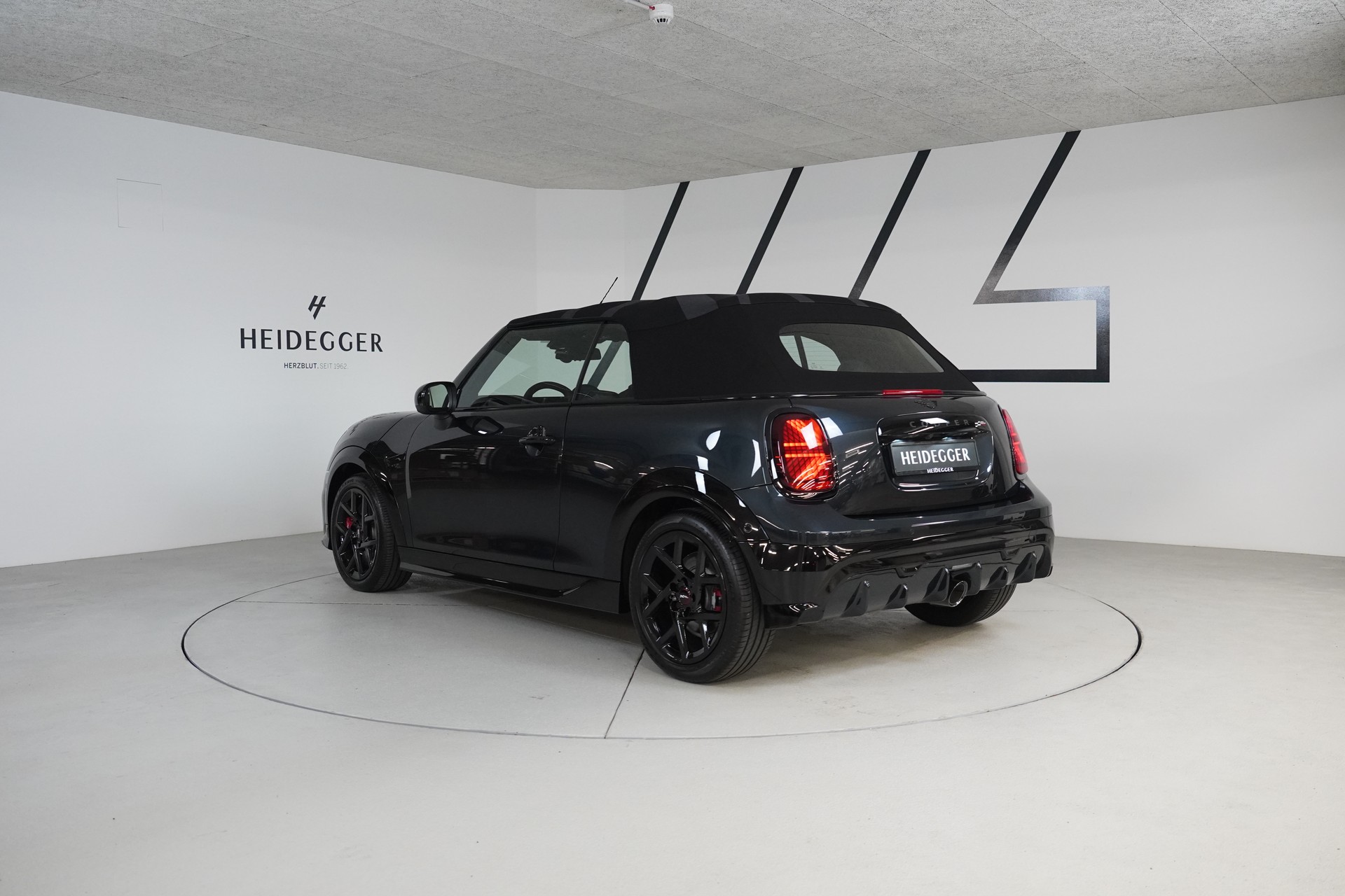 MINI Cooper John Cooper Works Cabriolet DKG-image-4
