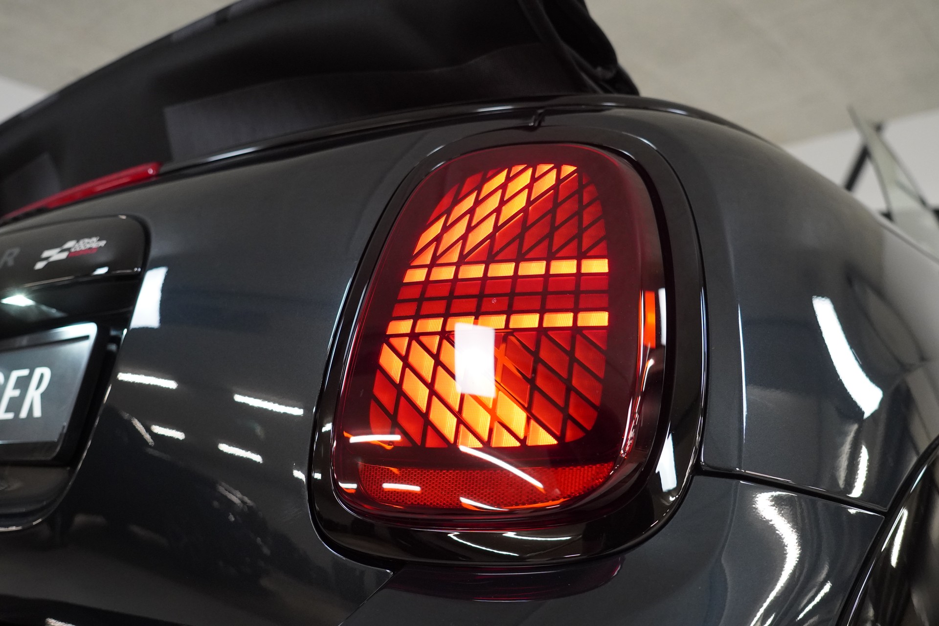 MINI Cooper John Cooper Works Cabriolet DKG-image-23