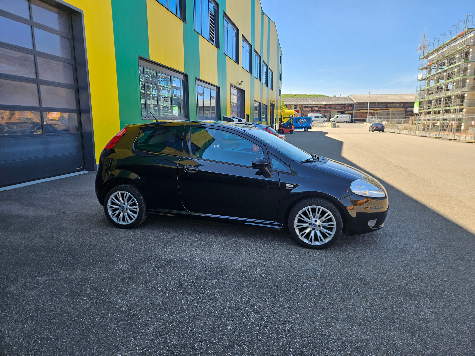 FIAT Punto 1.4 16V Emotion-image-1