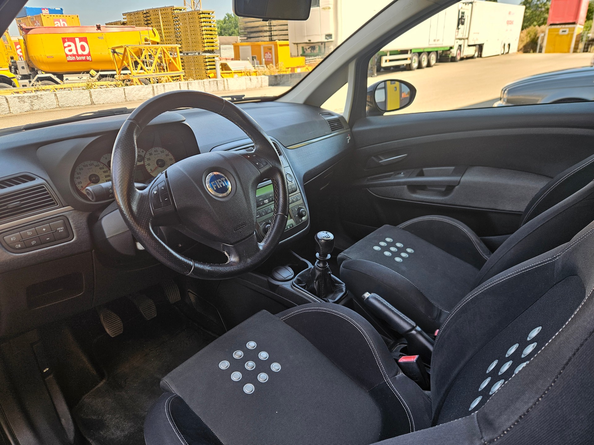 FIAT Punto 1.4 16V Emotion-image-11