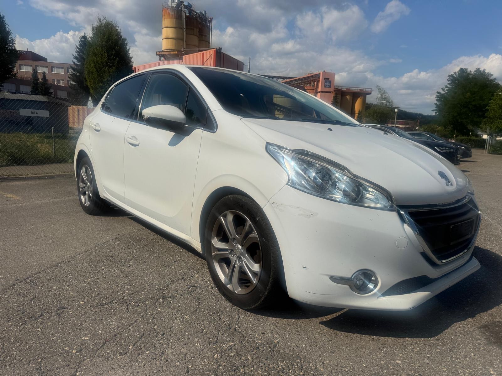 PEUGEOT 208 1.6 e-HDI Allure-image-2