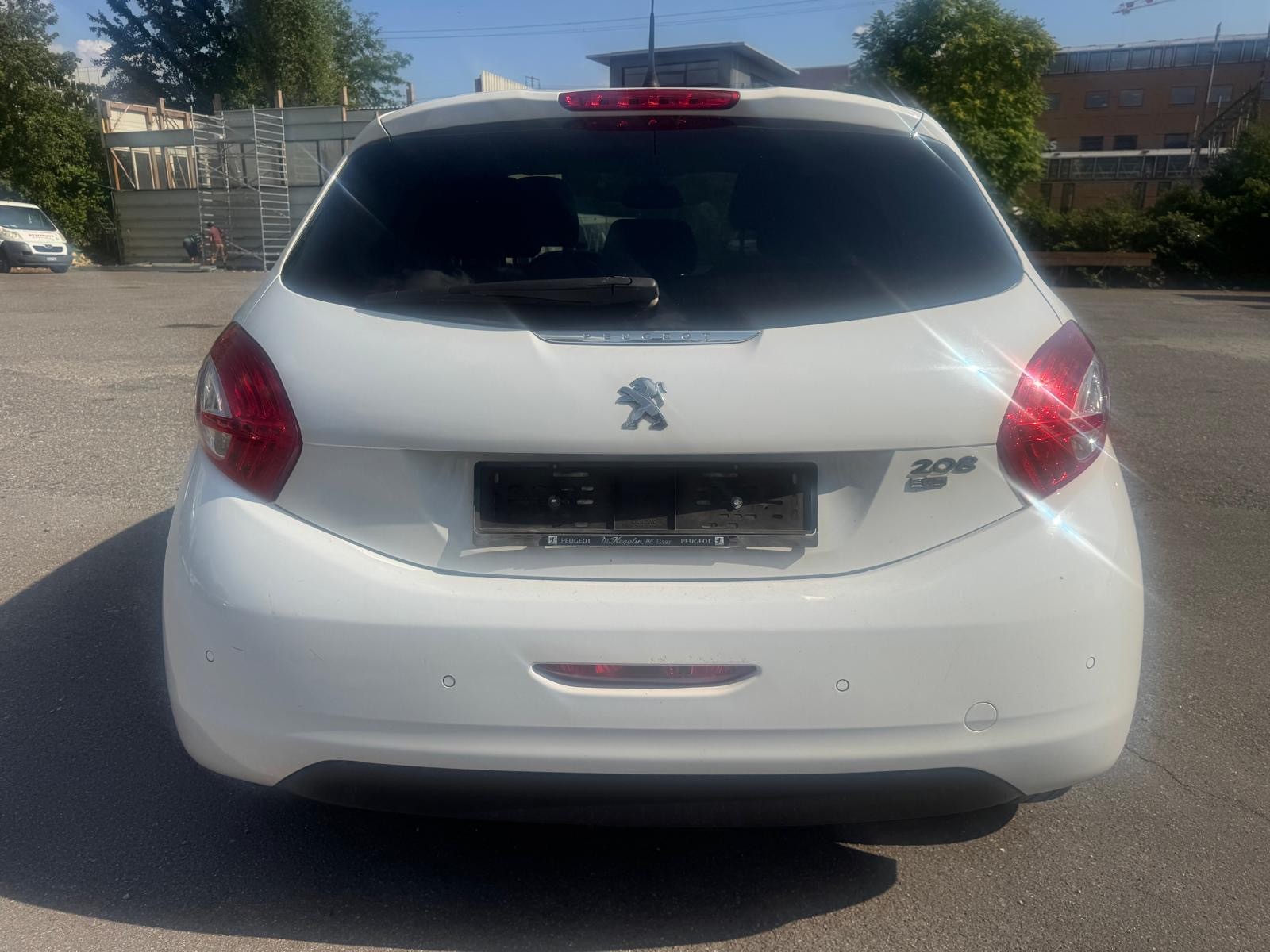 PEUGEOT 208 1.6 e-HDI Allure-image-4