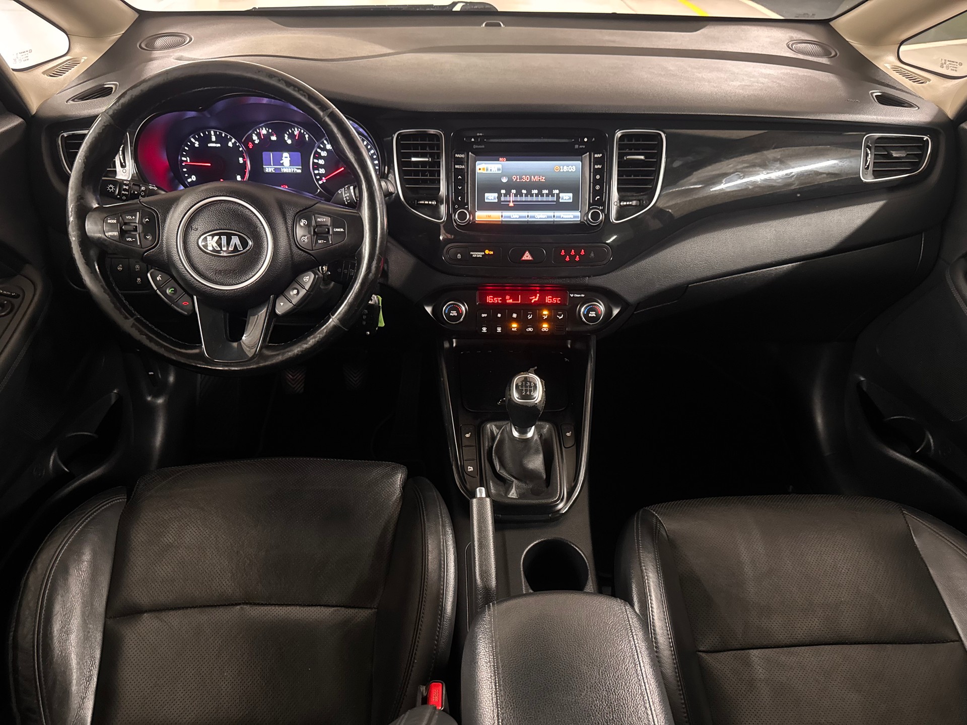 KIA Carens 1.7 CRDi Swiss Eco Edition-image-9