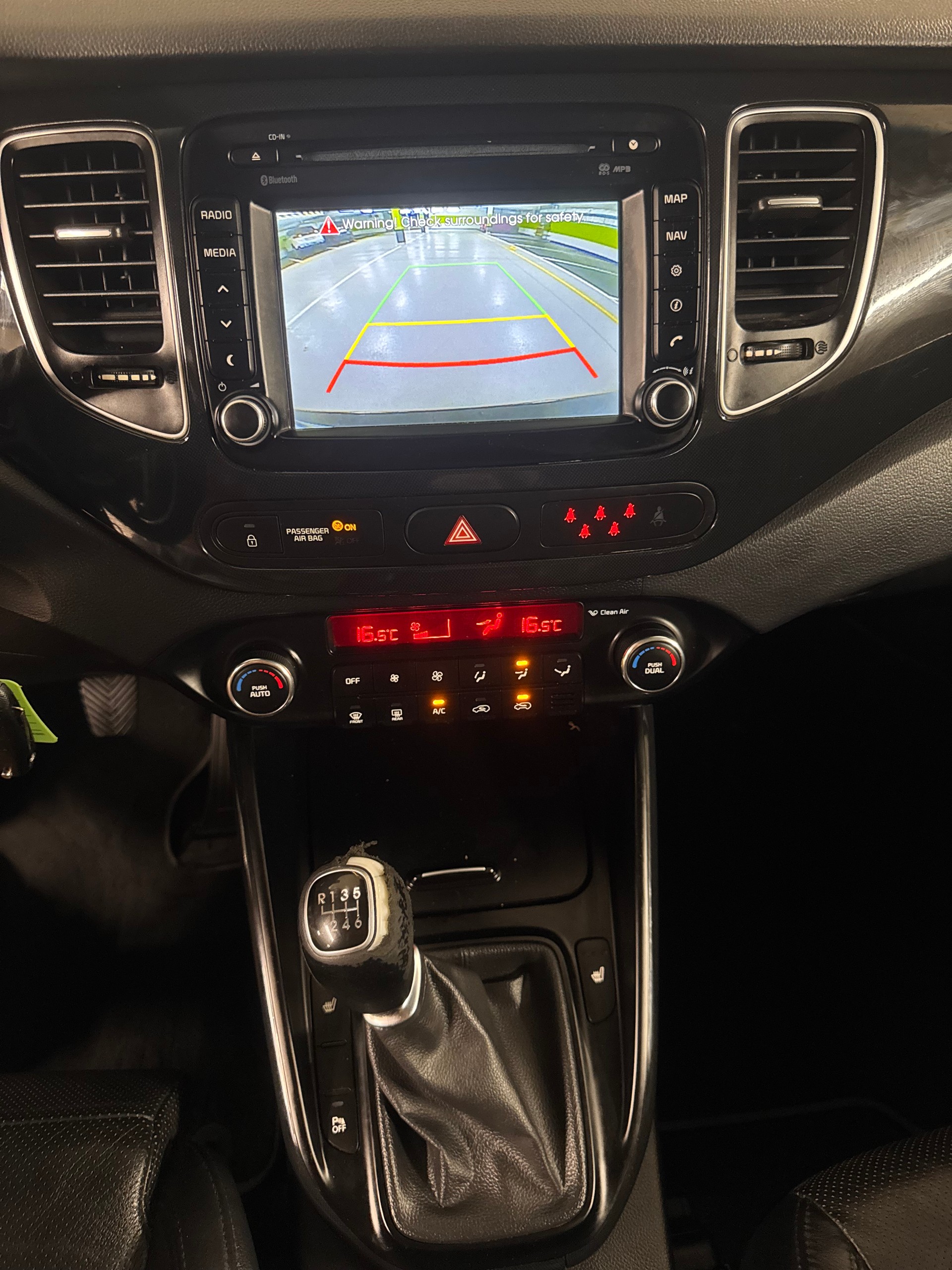 KIA Carens 1.7 CRDi Swiss Eco Edition-image-11