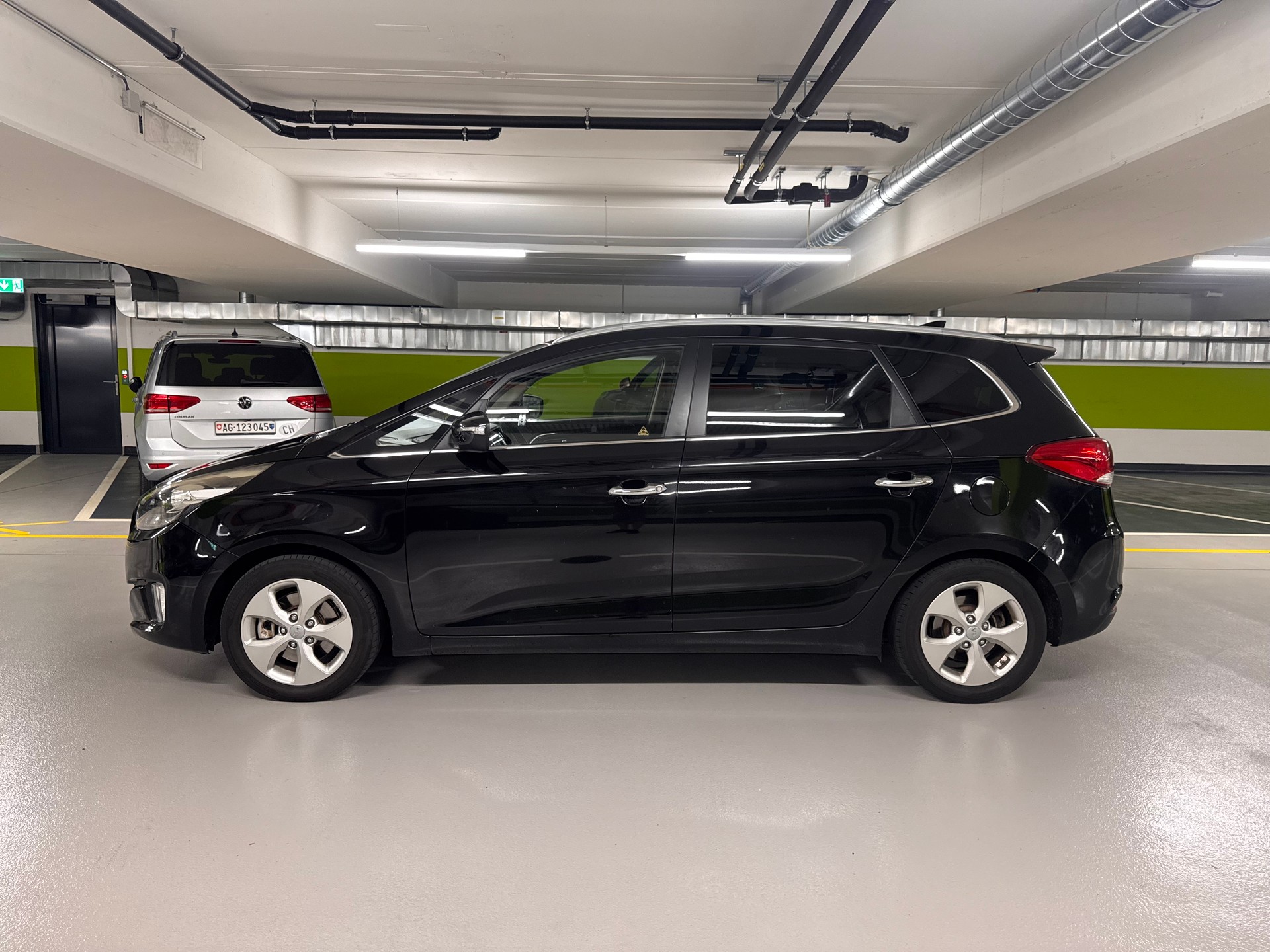 KIA Carens 1.7 CRDi Swiss Eco Edition-image-5