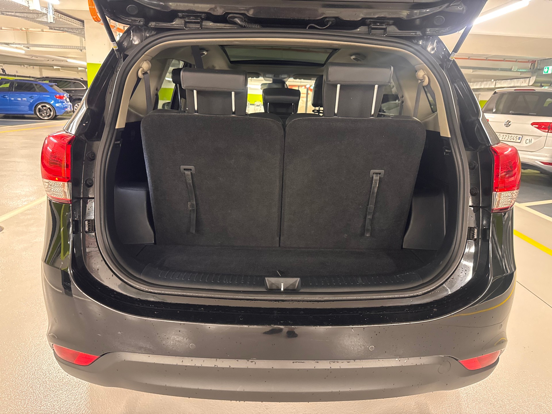 KIA Carens 1.7 CRDi Swiss Eco Edition-image-6