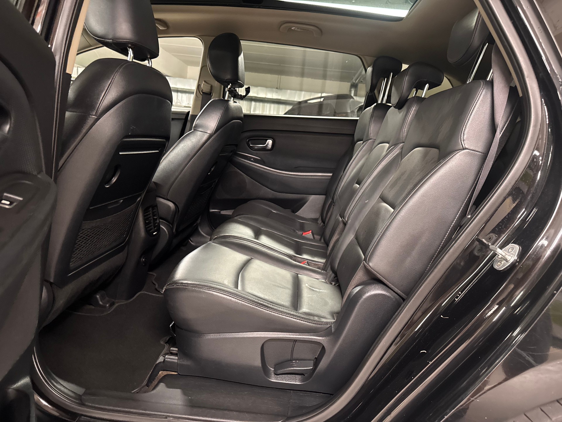KIA Carens 1.7 CRDi Swiss Eco Edition-image-8