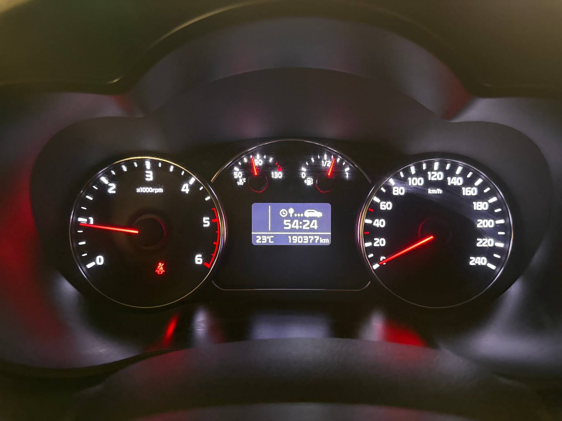 KIA Carens 1.7 CRDi Swiss Eco Edition-image-14