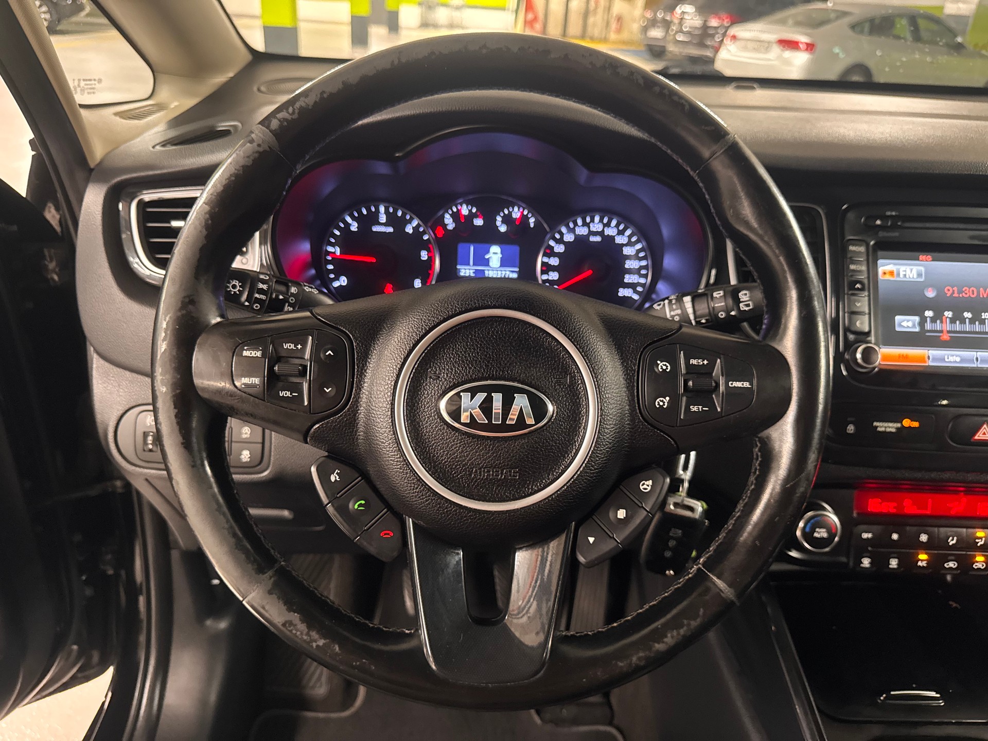 KIA Carens 1.7 CRDi Swiss Eco Edition-image-10