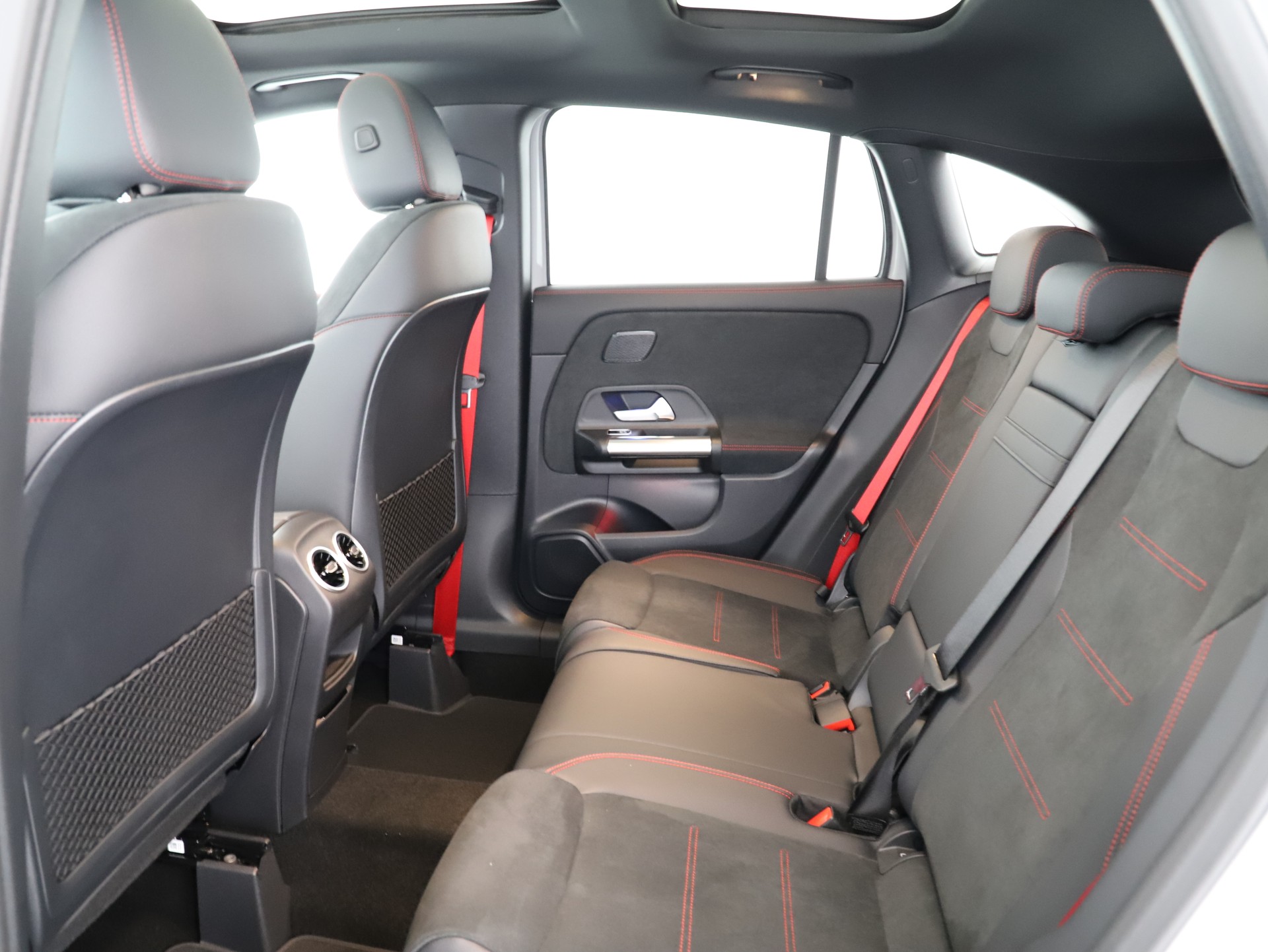 MERCEDES-BENZ GLA AMG 35 4Matic 8G-DCT-image-10